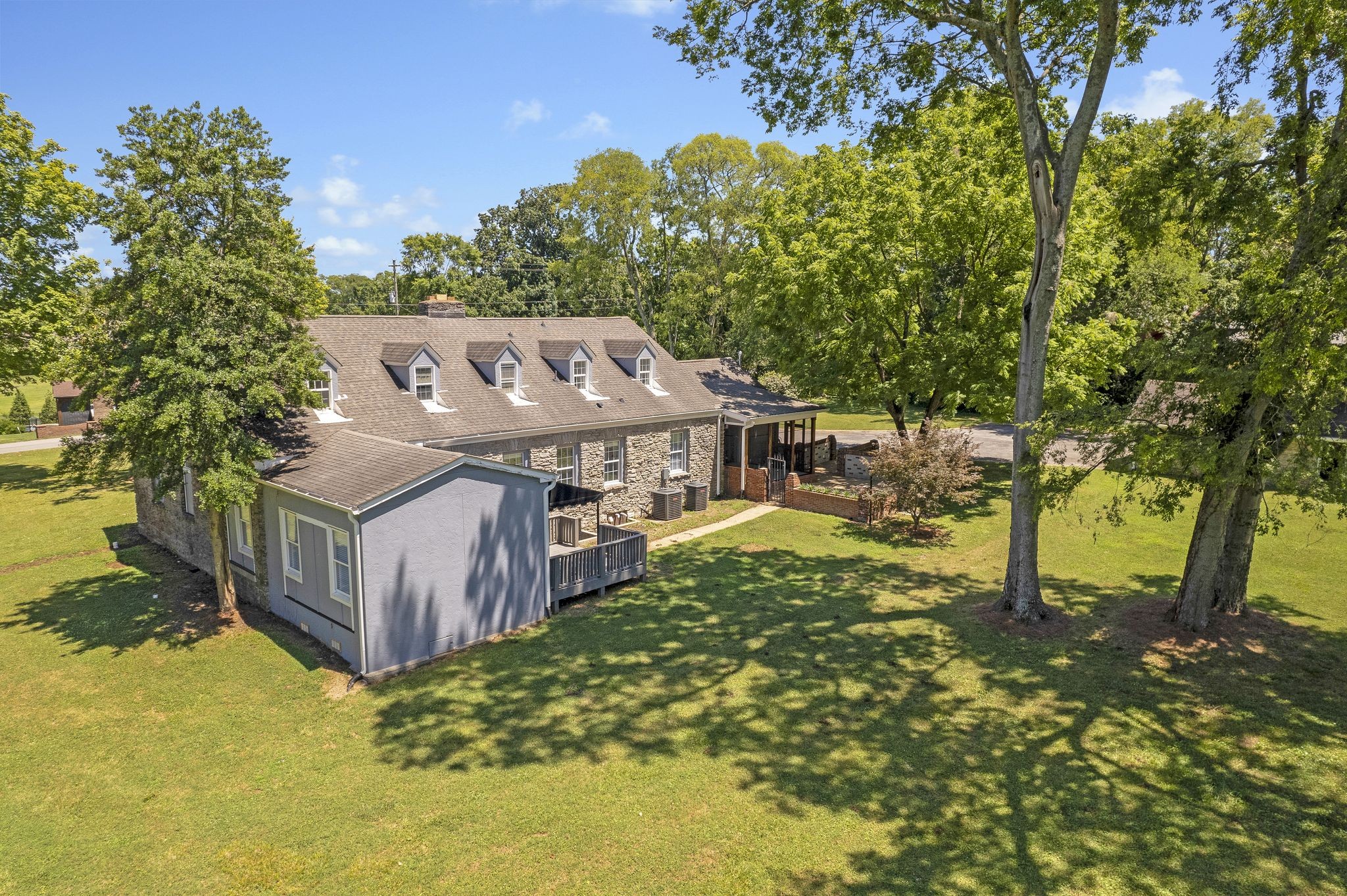 3224 Lakeshore Dr