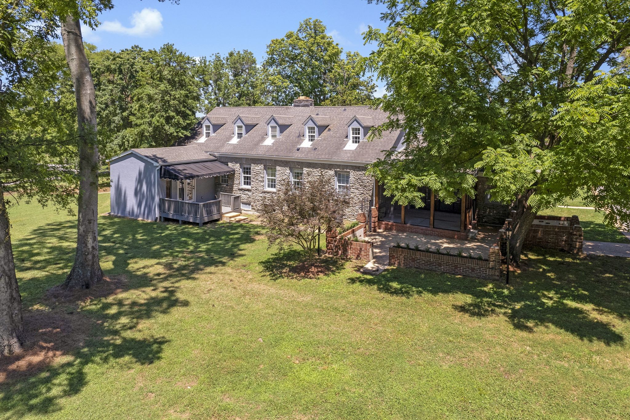 3224 Lakeshore Dr