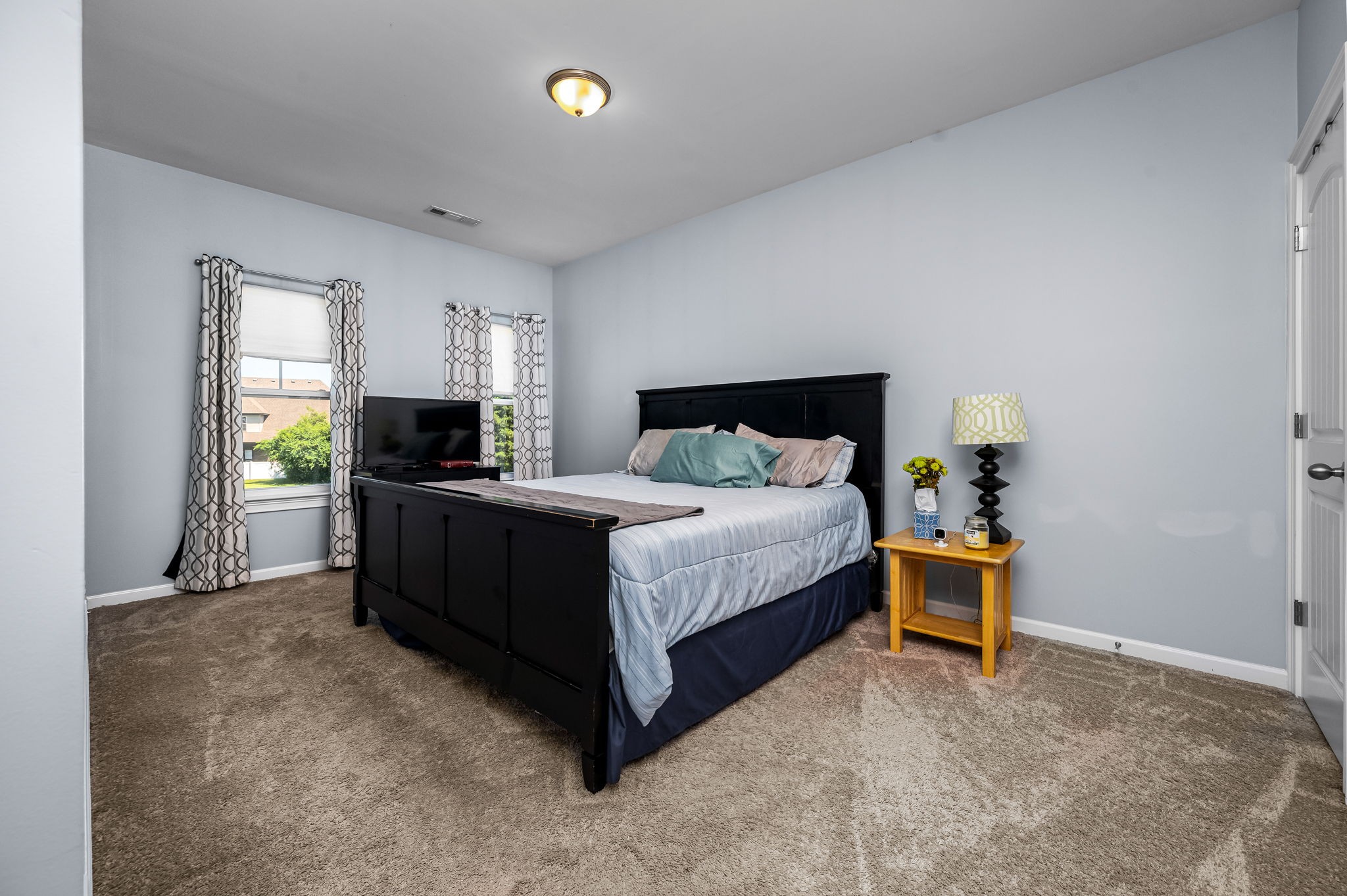 5246 Starnes Dr