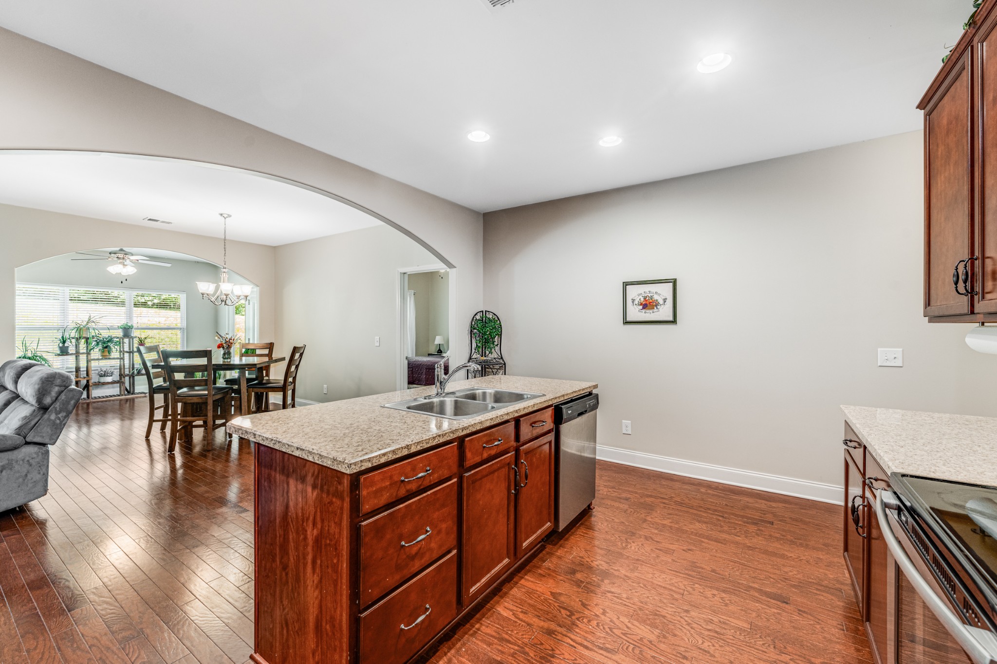 414 Stonegate Dr