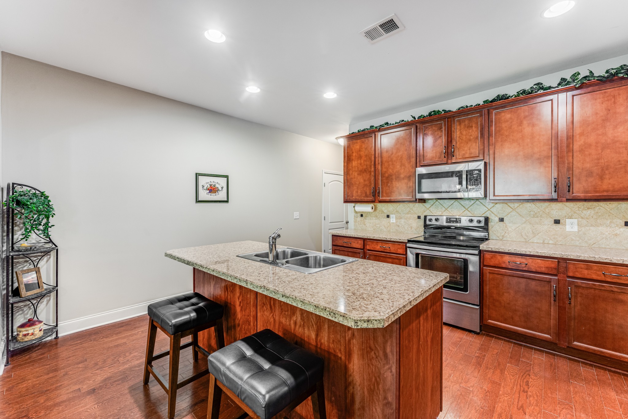 414 Stonegate Dr
