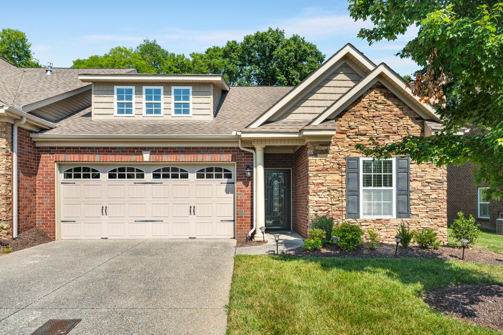 414 Stonegate Dr