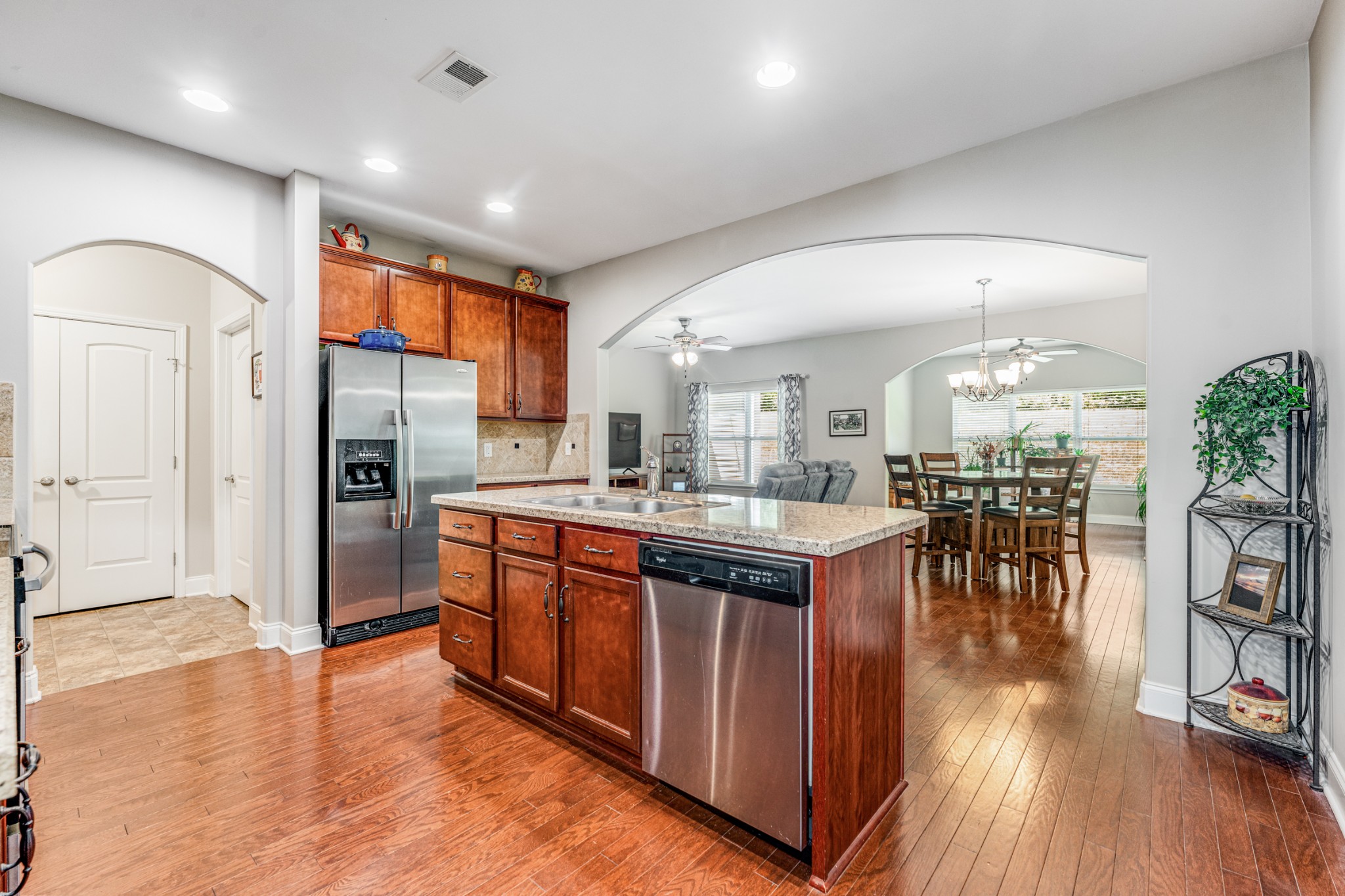 414 Stonegate Dr