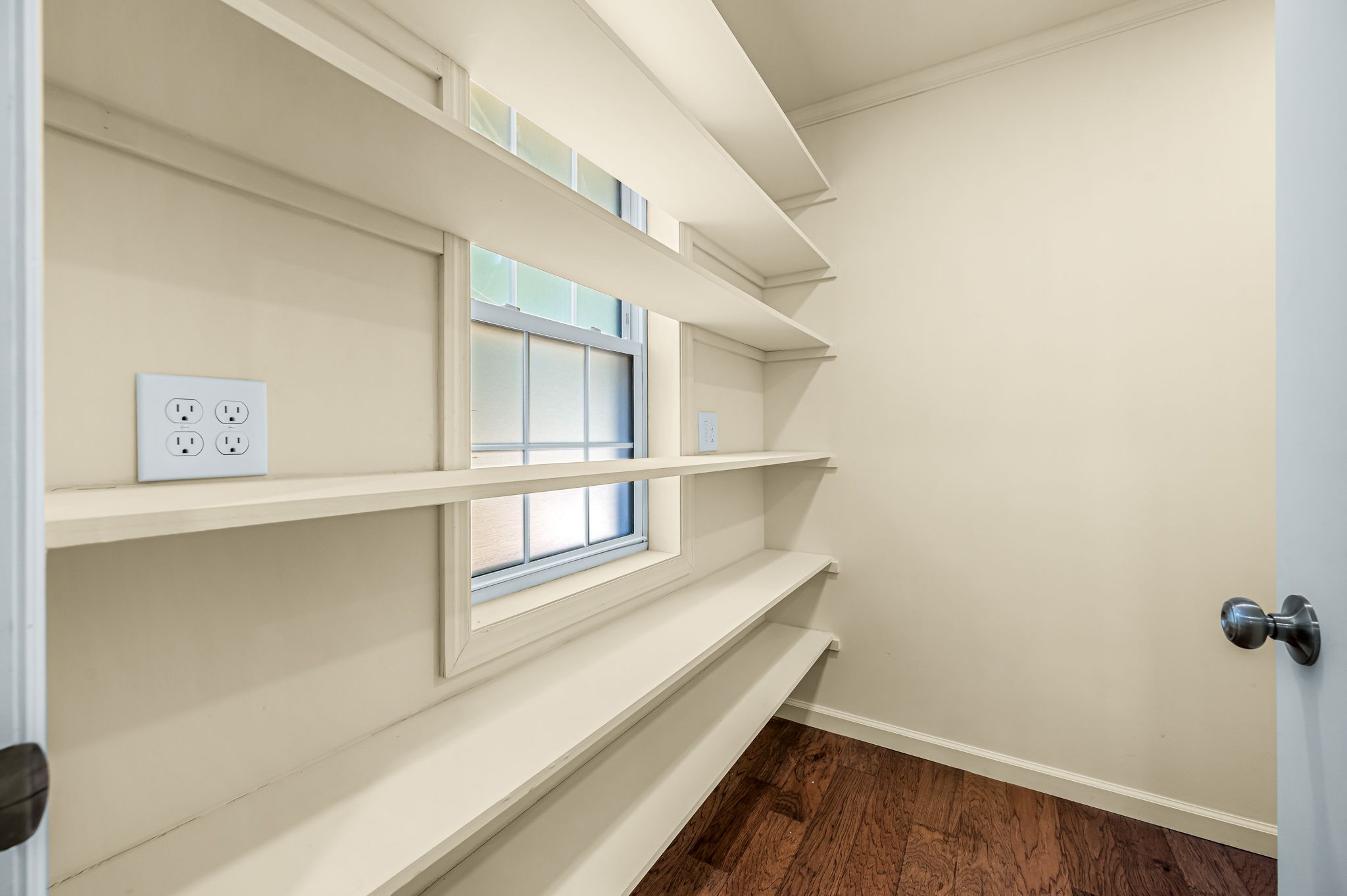 1137 Iris St