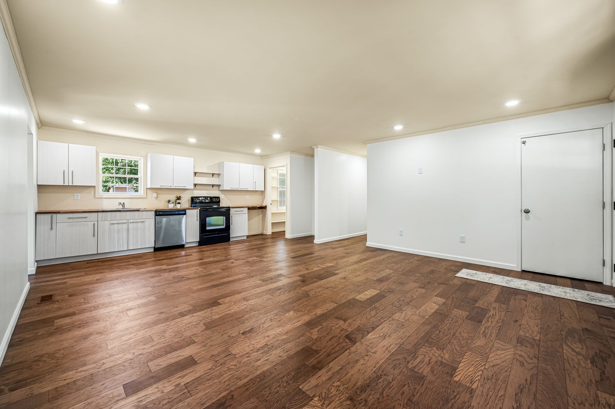 1137 Iris St