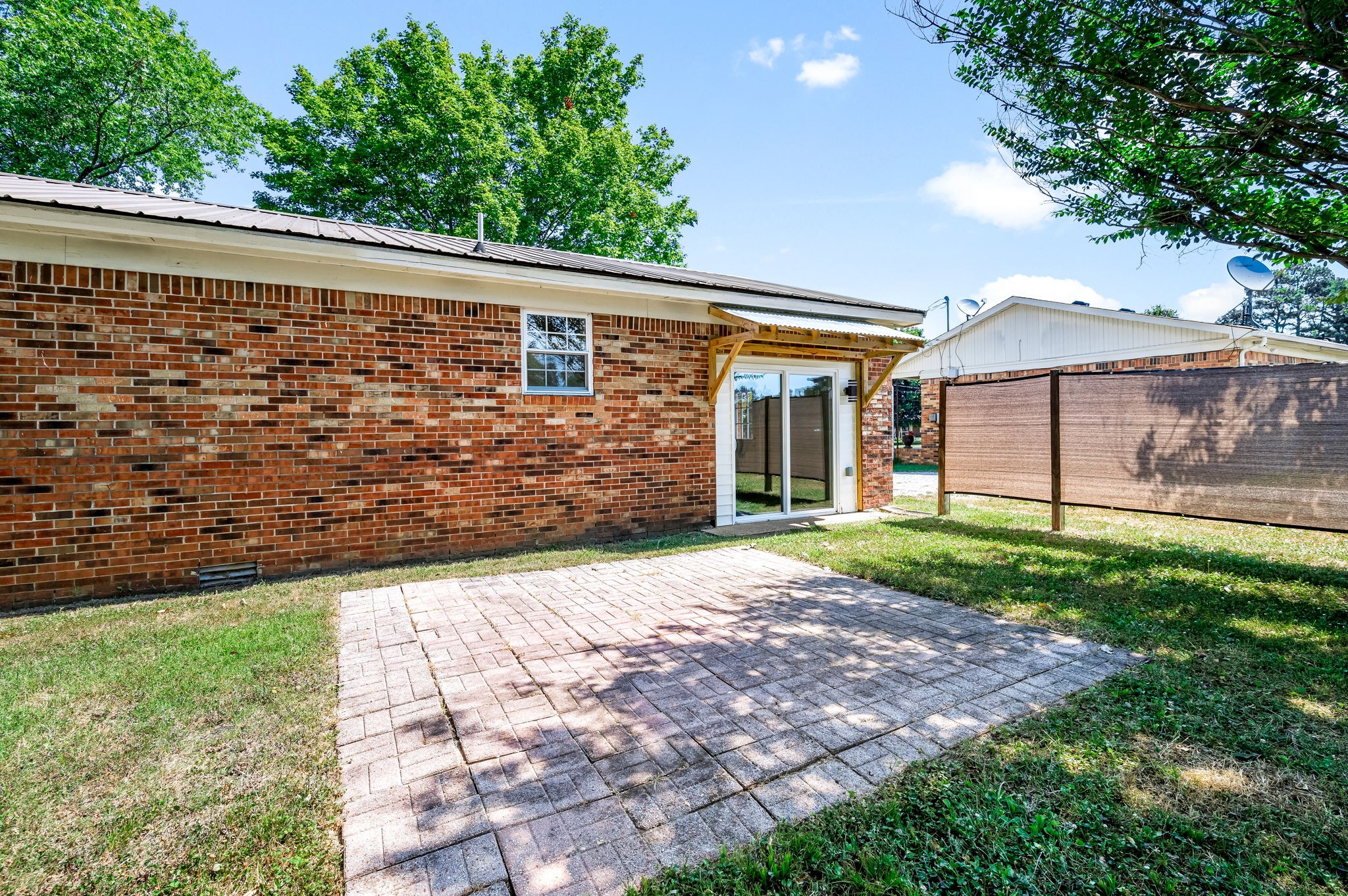 1137 Iris St