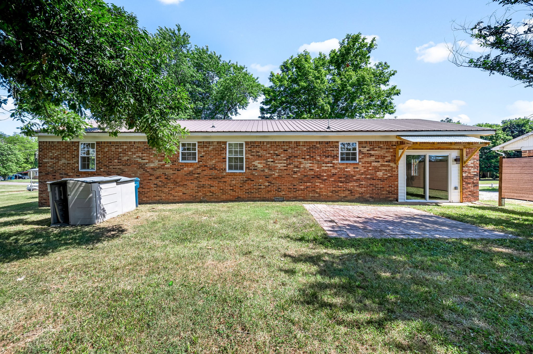 1137 Iris St