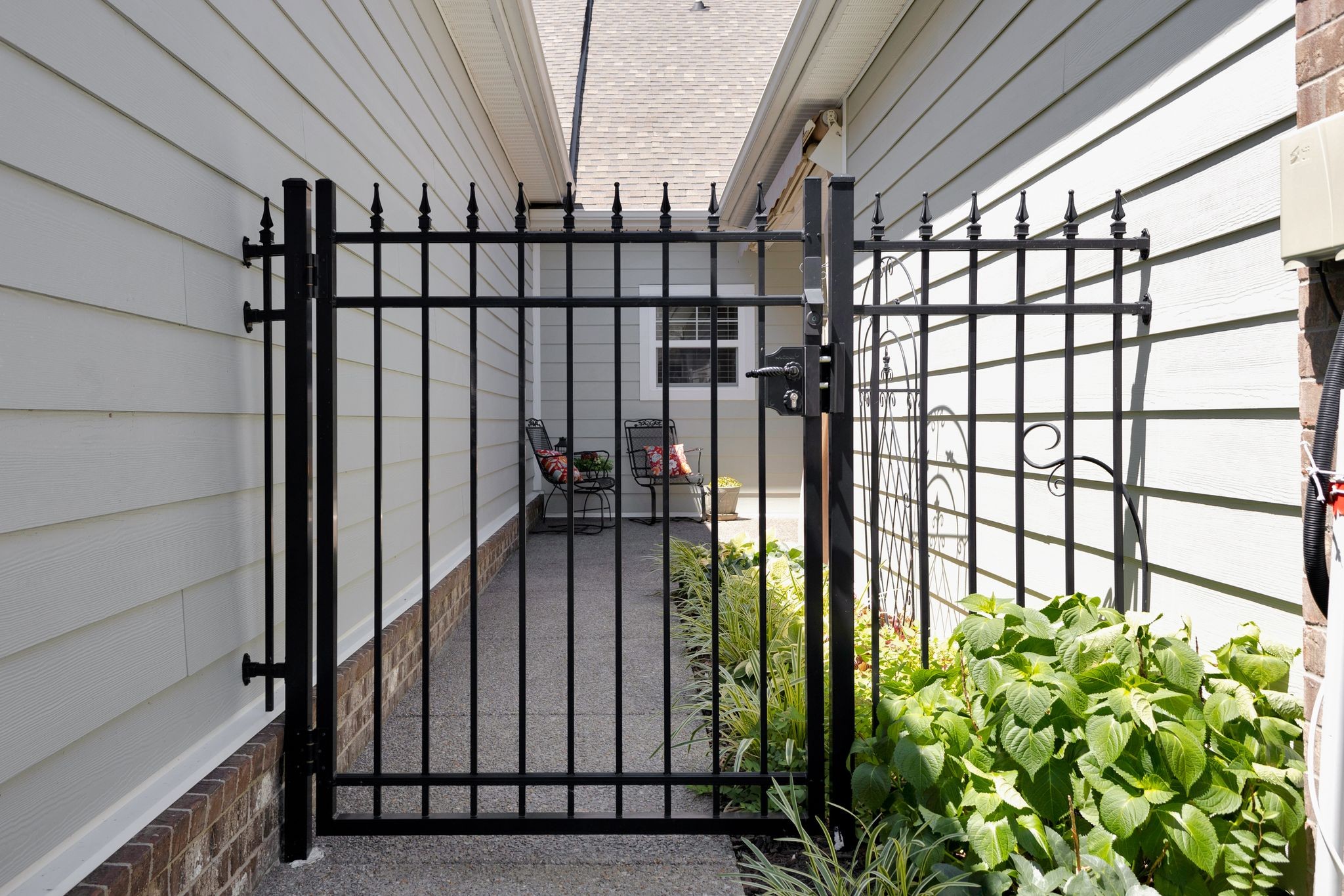 621 Weybridge Dr