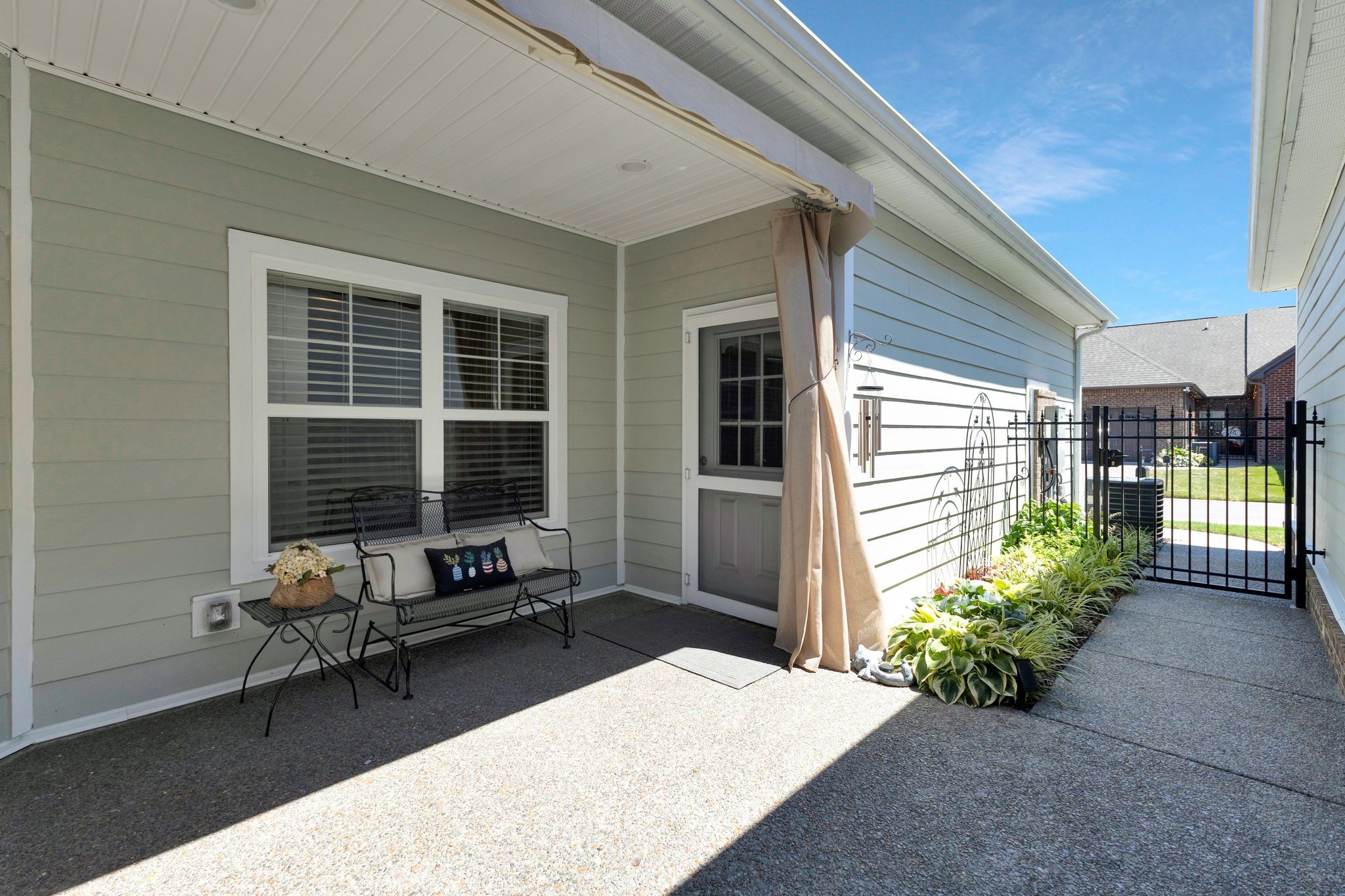 621 Weybridge Dr
