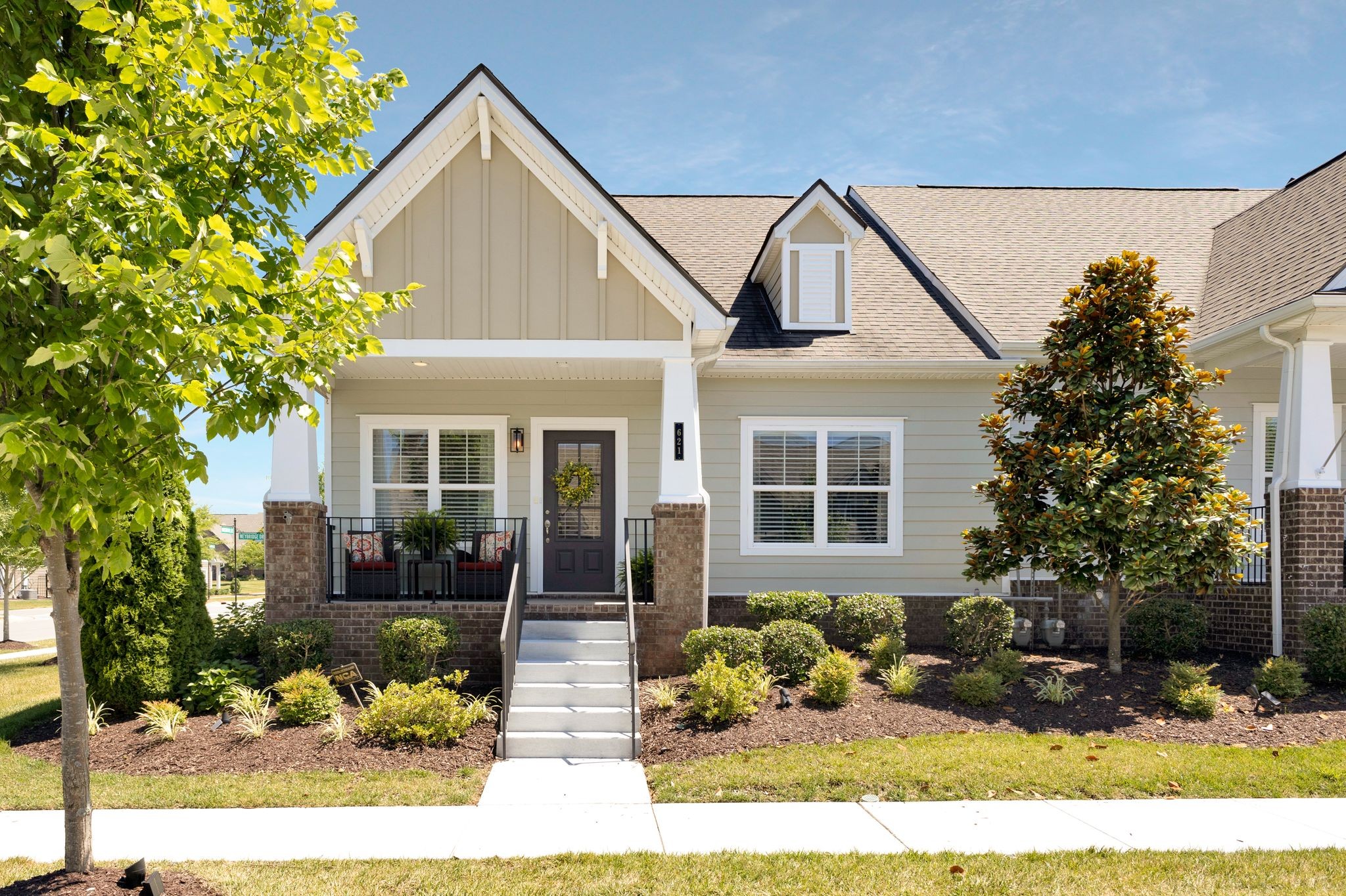 621 Weybridge Dr