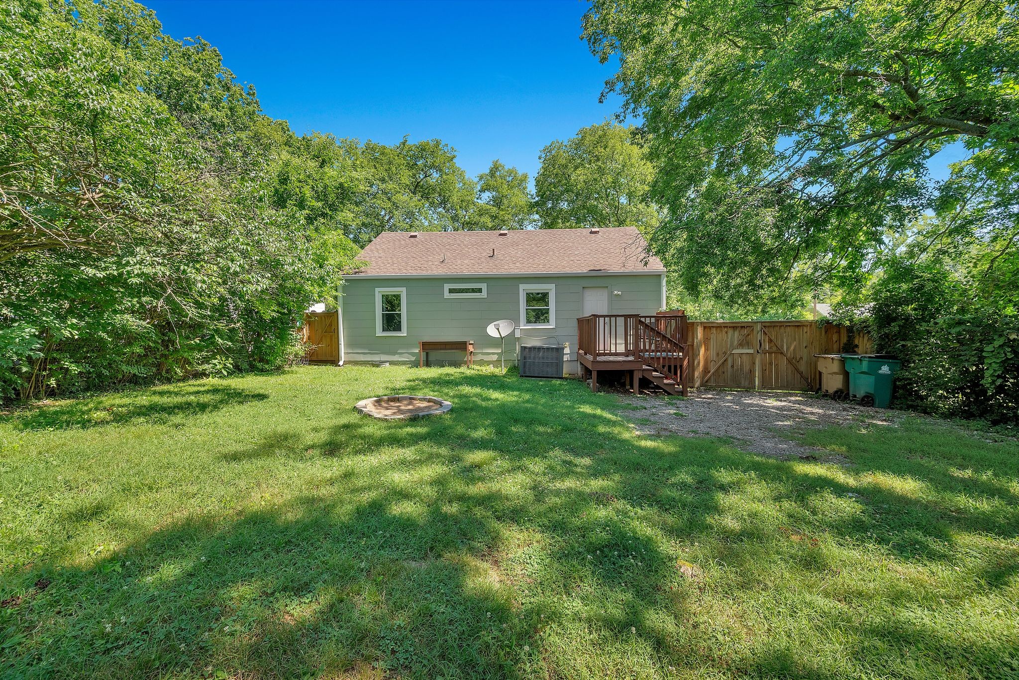 160 Harrington Ave