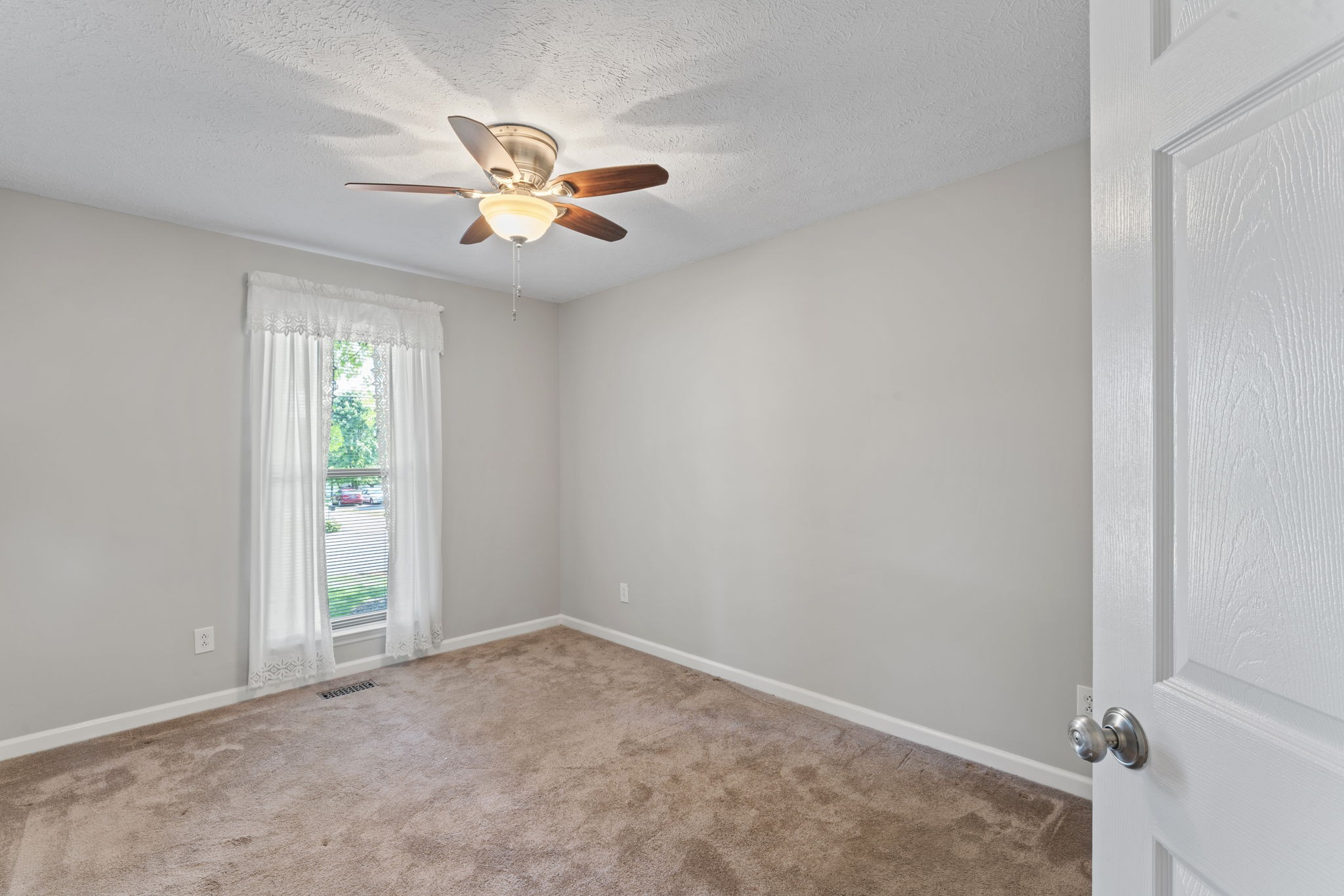 2125 Dothan Dr
