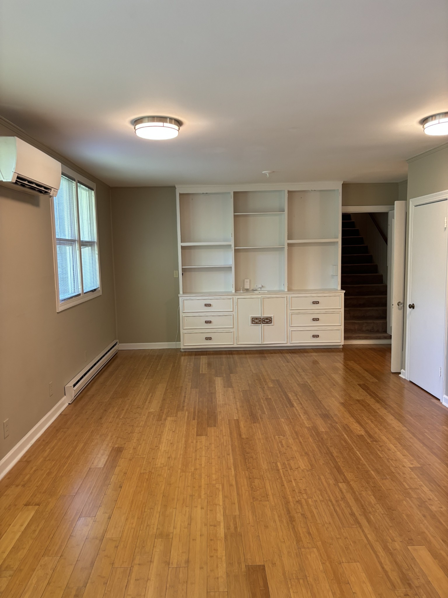 206B Elmington Ave