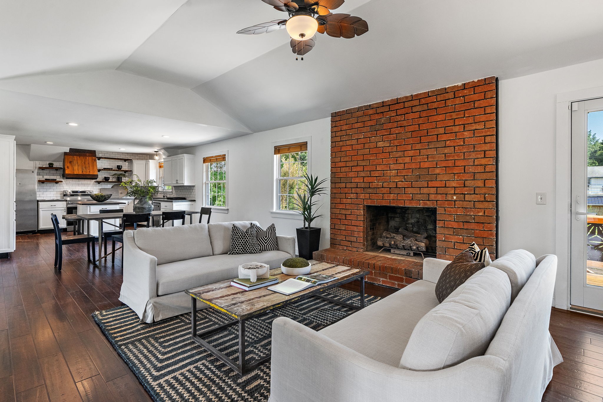4009 Port Cleburne Ln