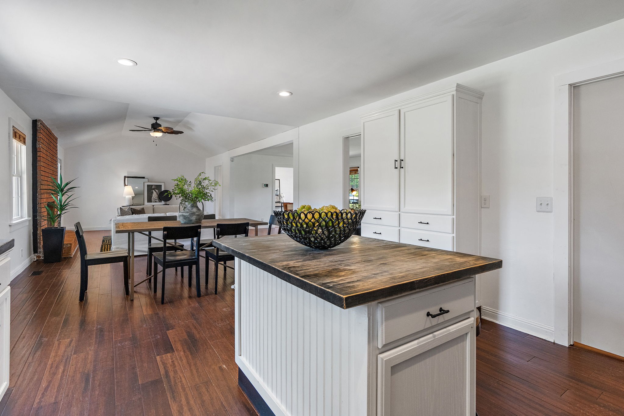 4009 Port Cleburne Ln