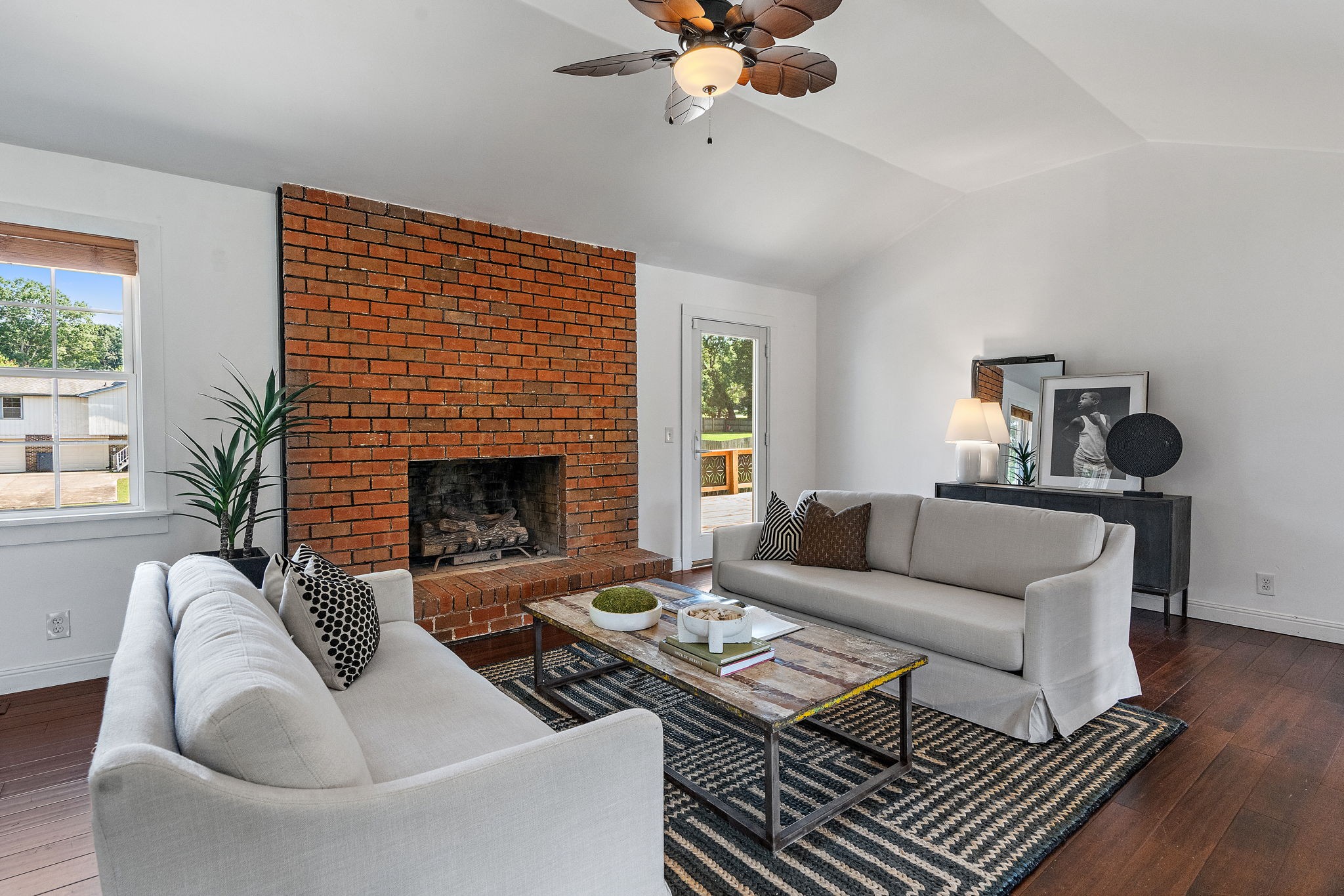 4009 Port Cleburne Ln
