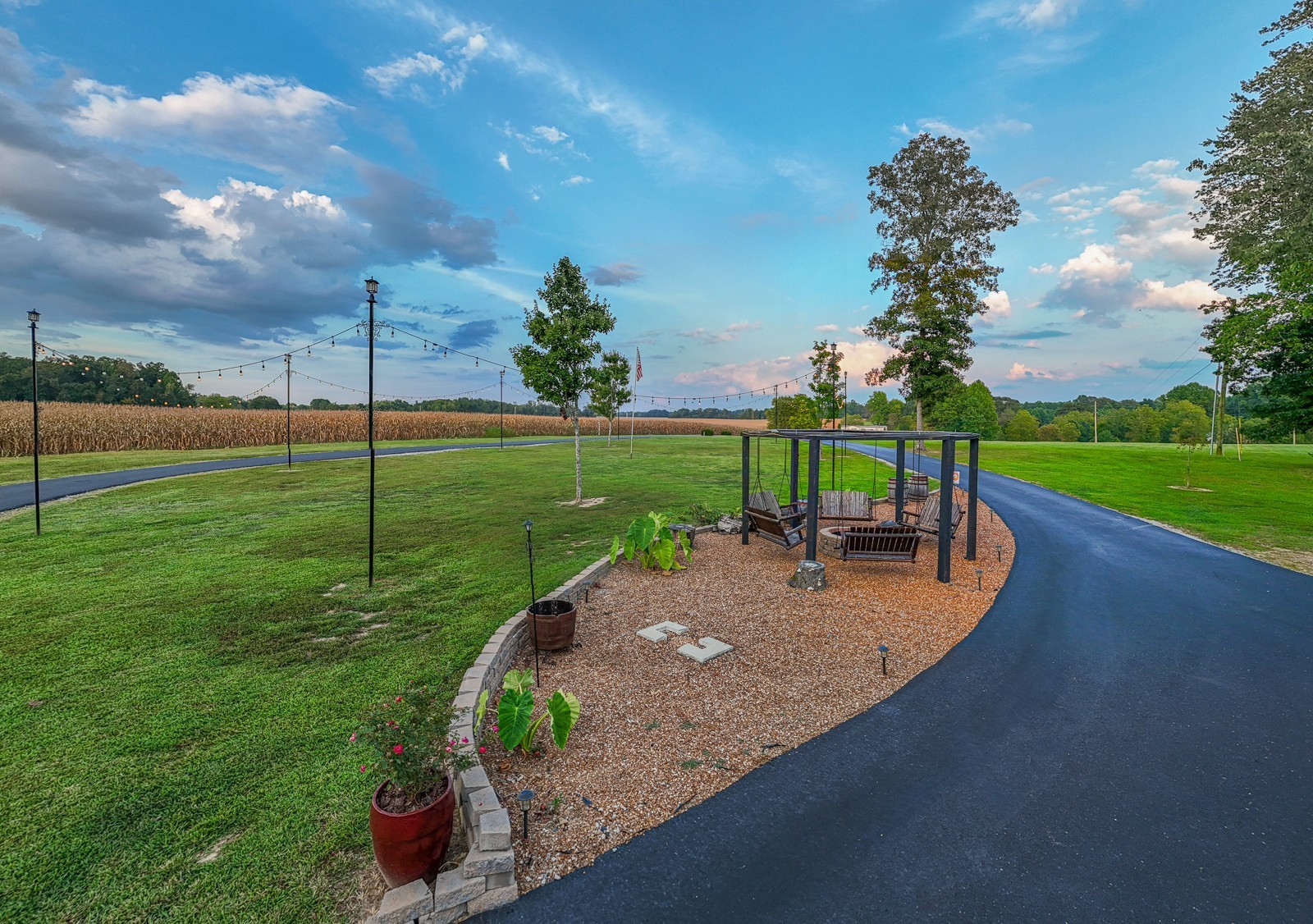 2498 Gourdneck Rd, NW