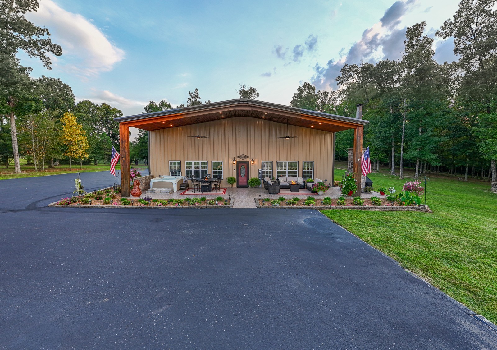 2498 Gourdneck Rd, NW