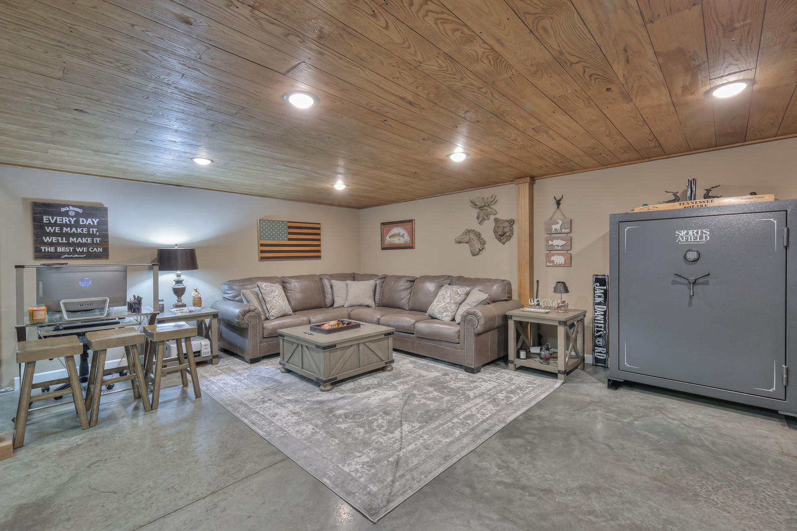 2498 Gourdneck Rd, NW