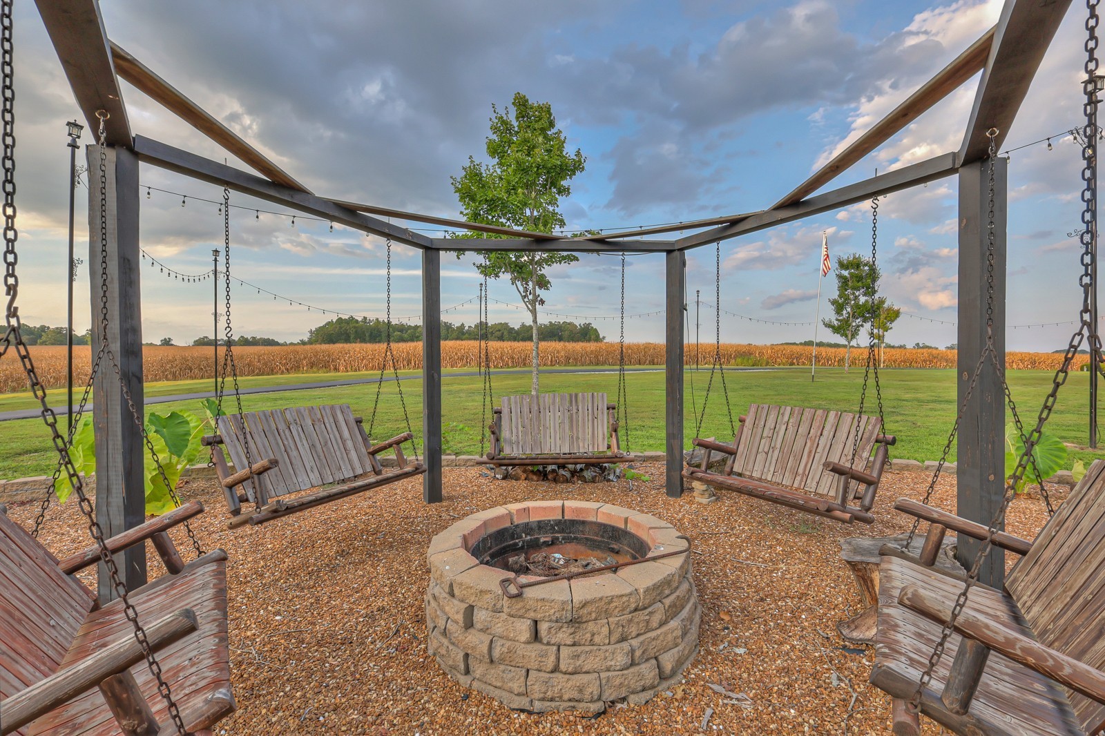 2498 Gourdneck Rd, NW