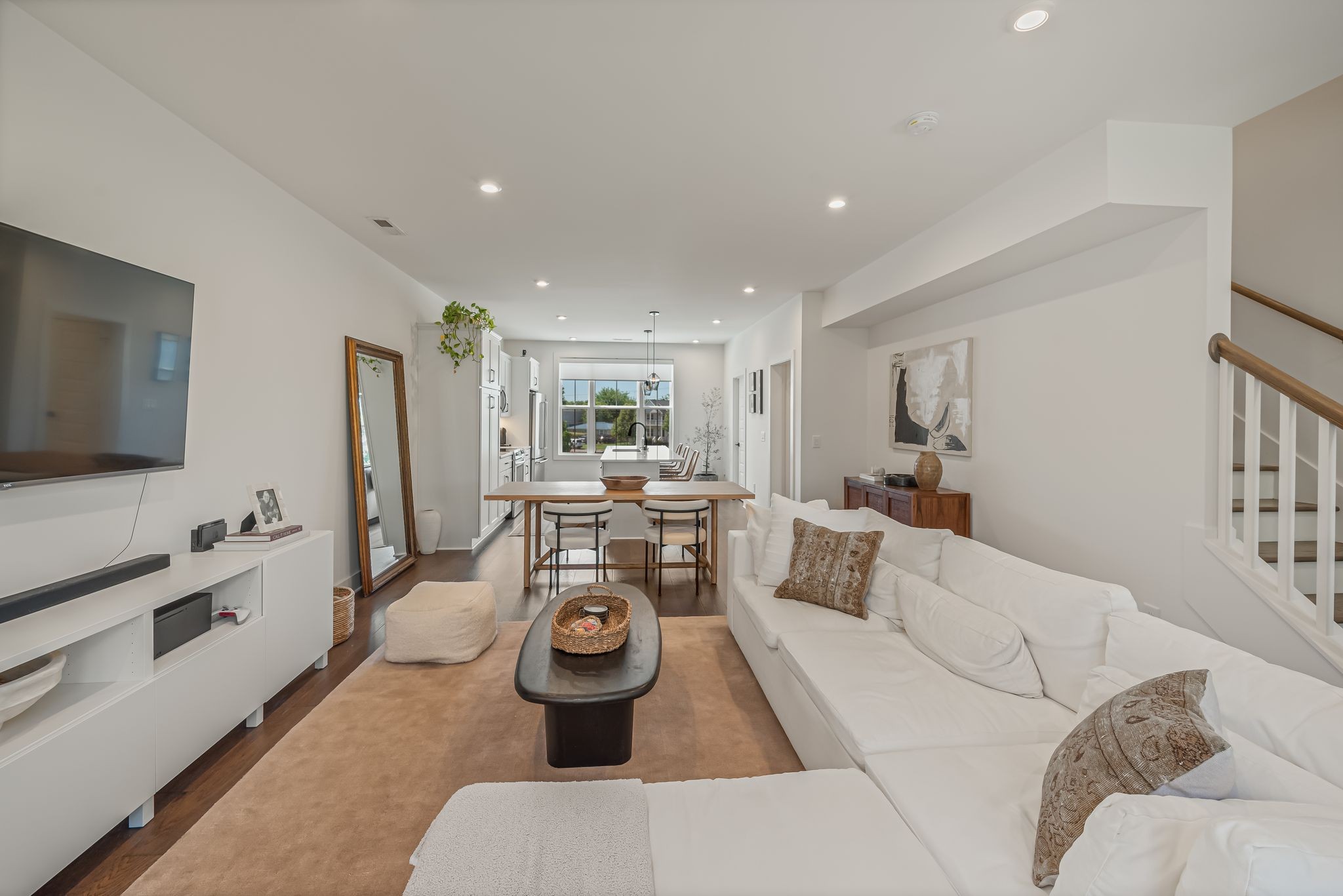 1241 Nations Dr Unit: End Unit