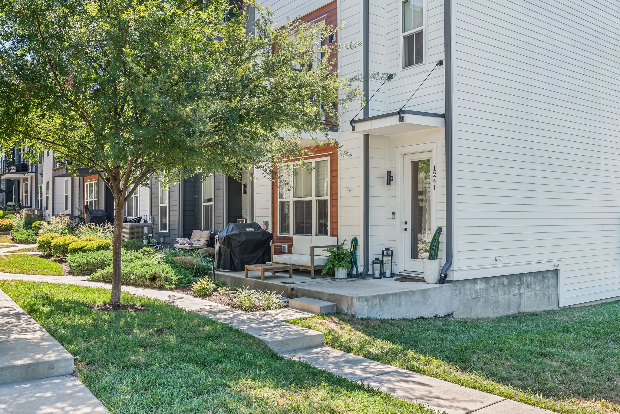 1241 Nations Dr Unit: End Unit