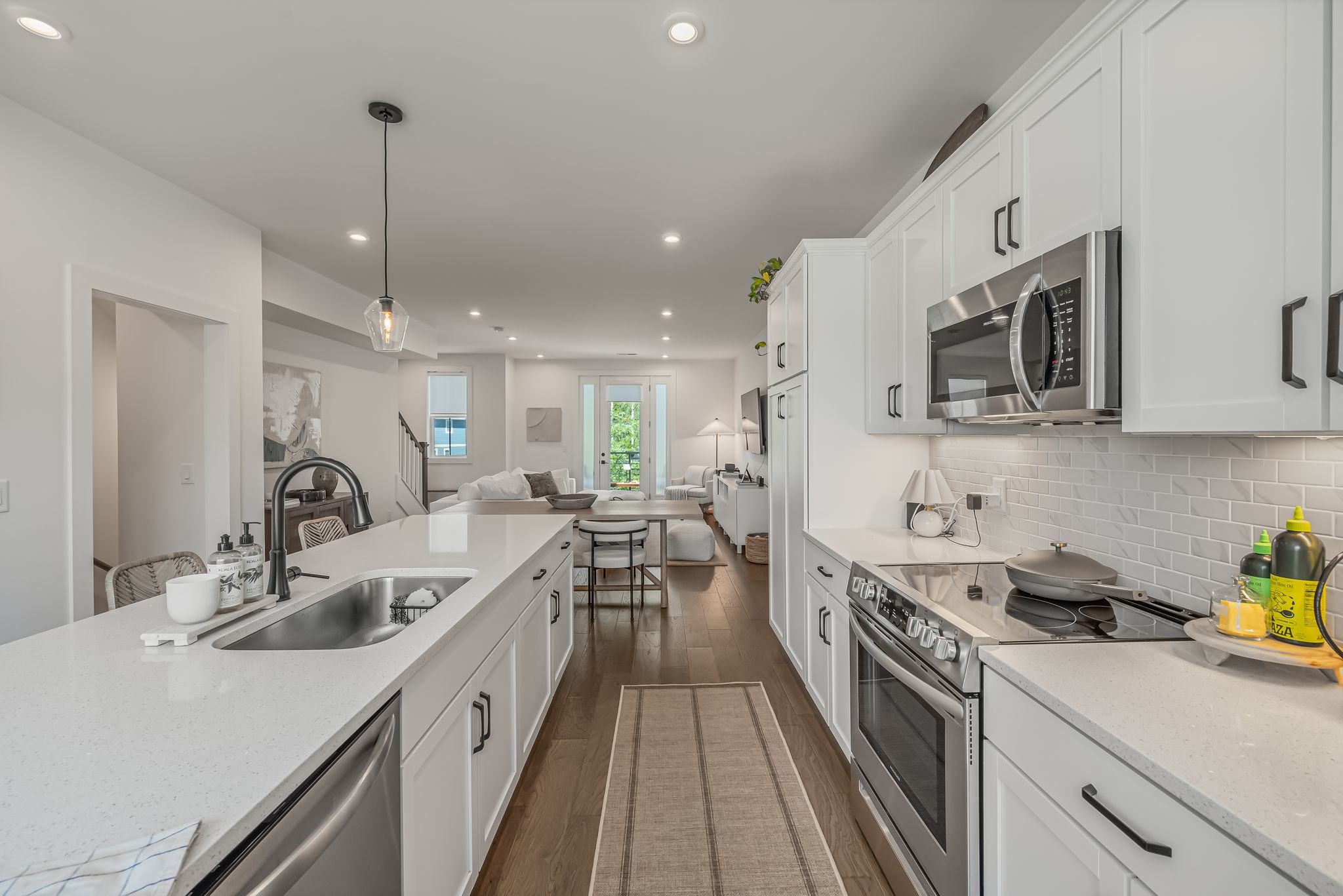 1241 Nations Dr Unit: End Unit