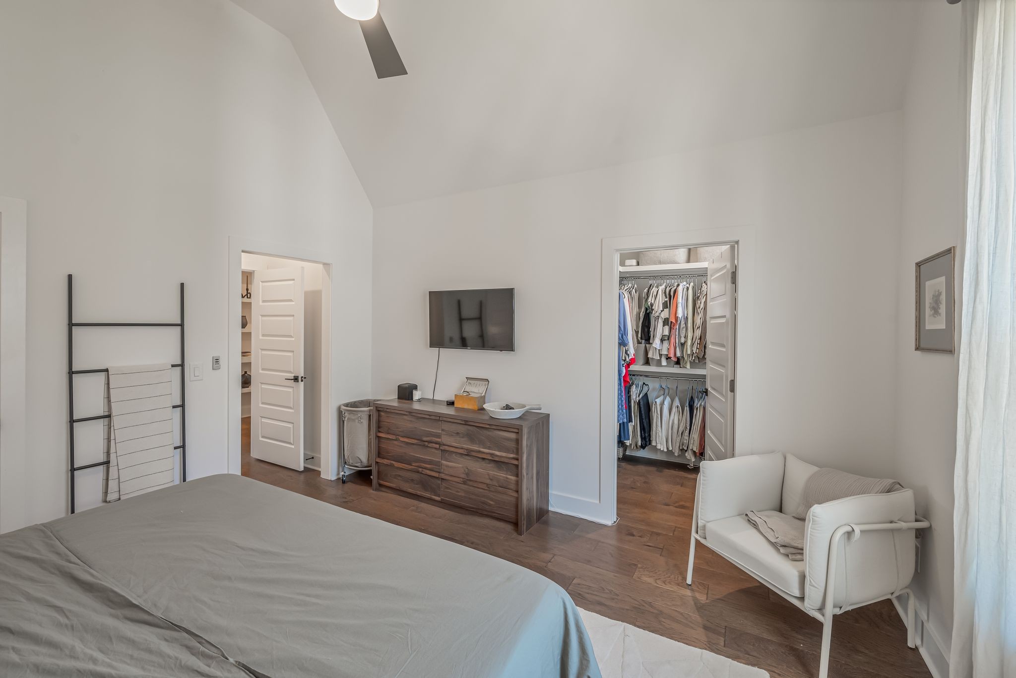 1241 Nations Dr Unit: End Unit