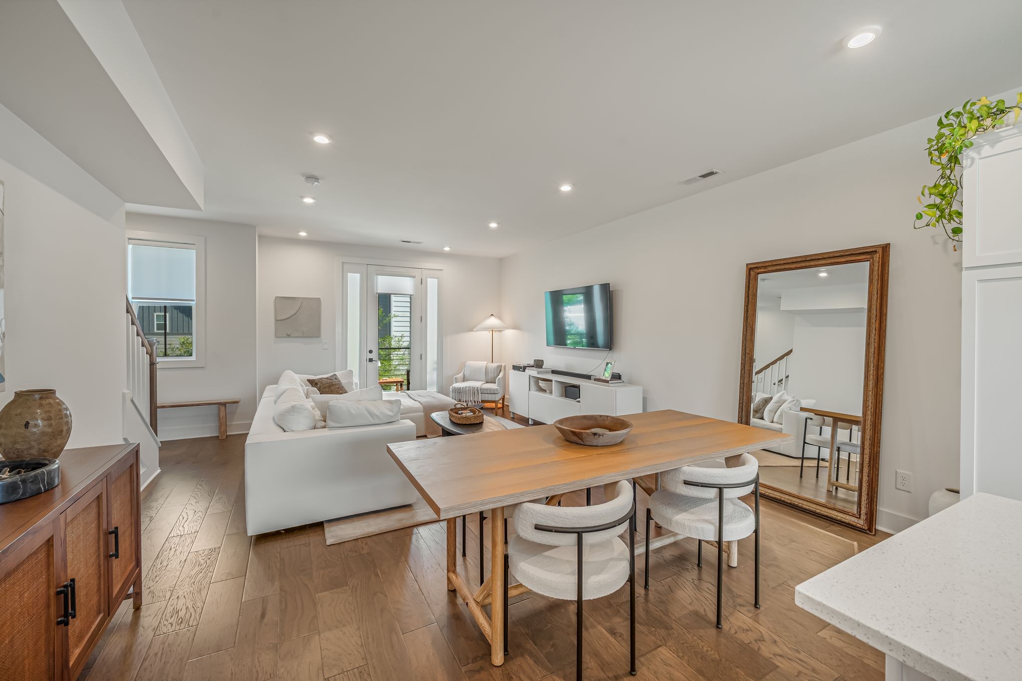 1241 Nations Dr Unit: End Unit