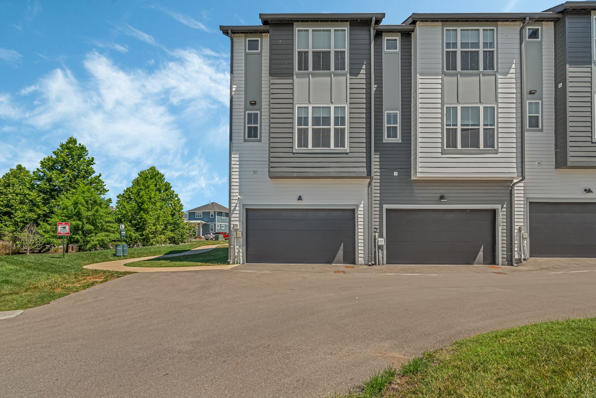1241 Nations Dr Unit: End Unit