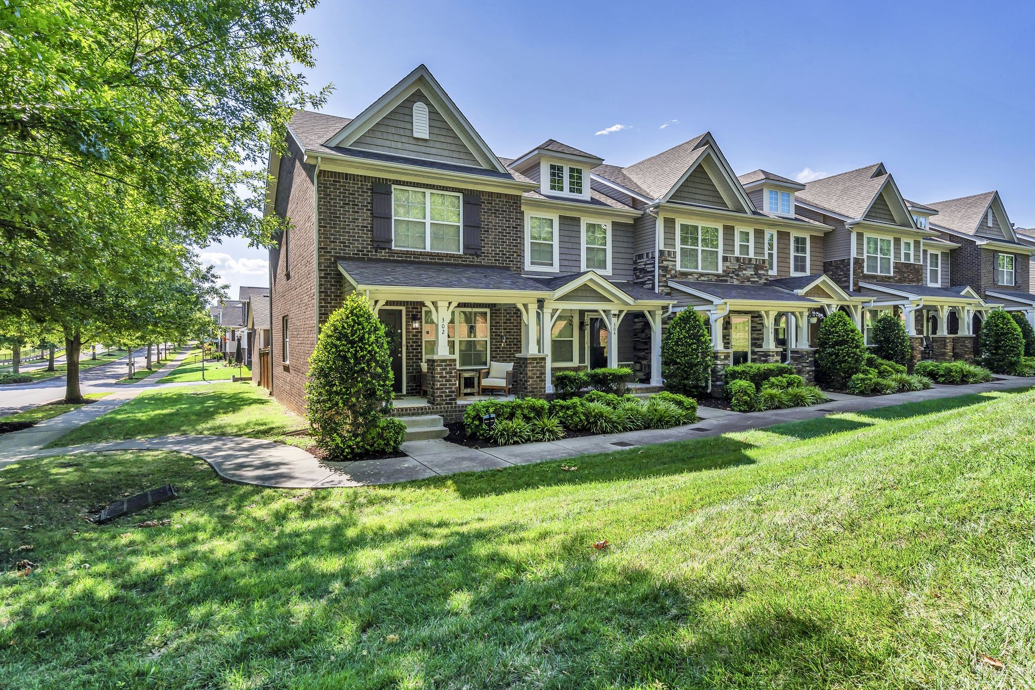 302 Mapleton Aly