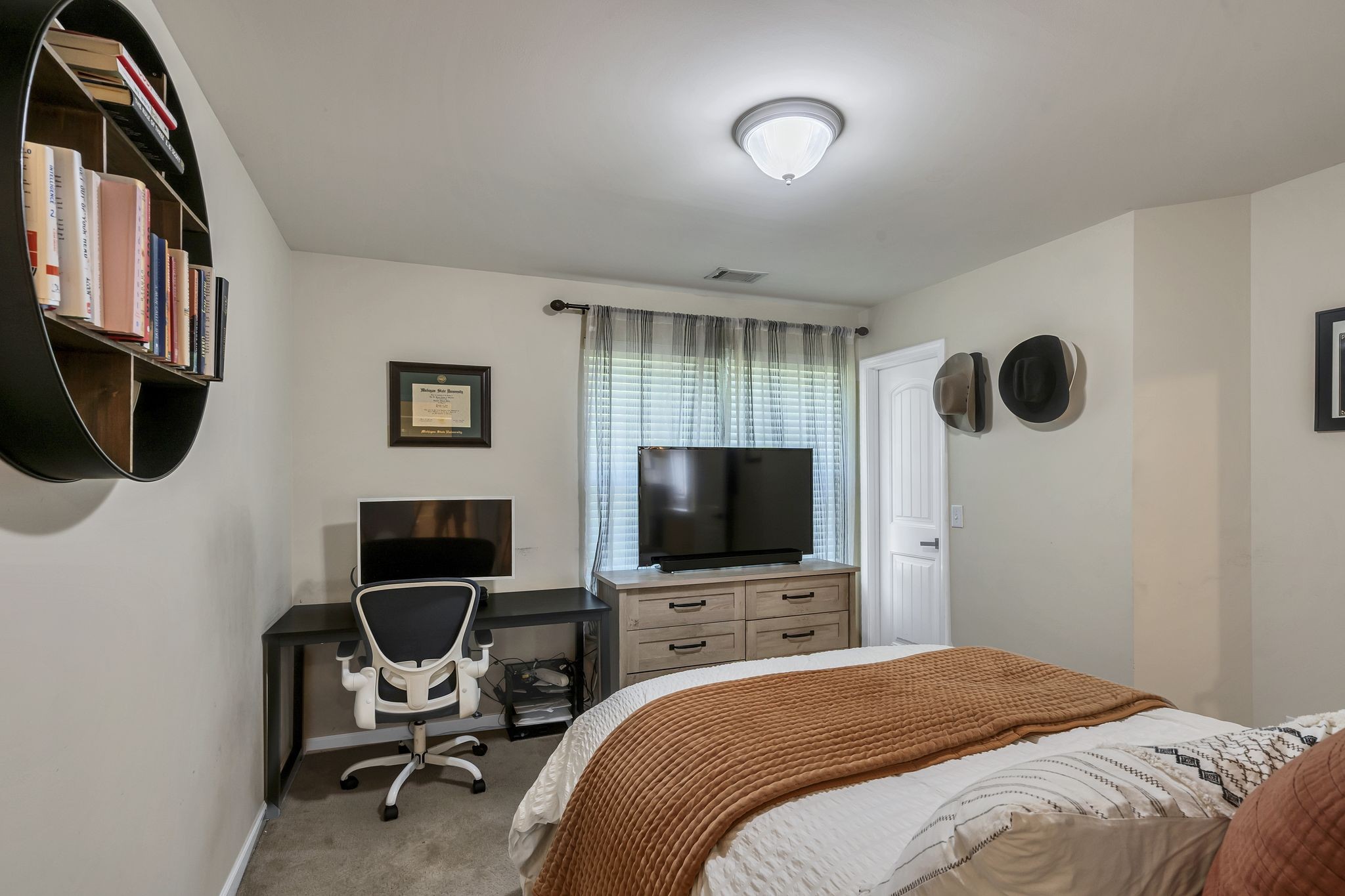 302 Mapleton Aly