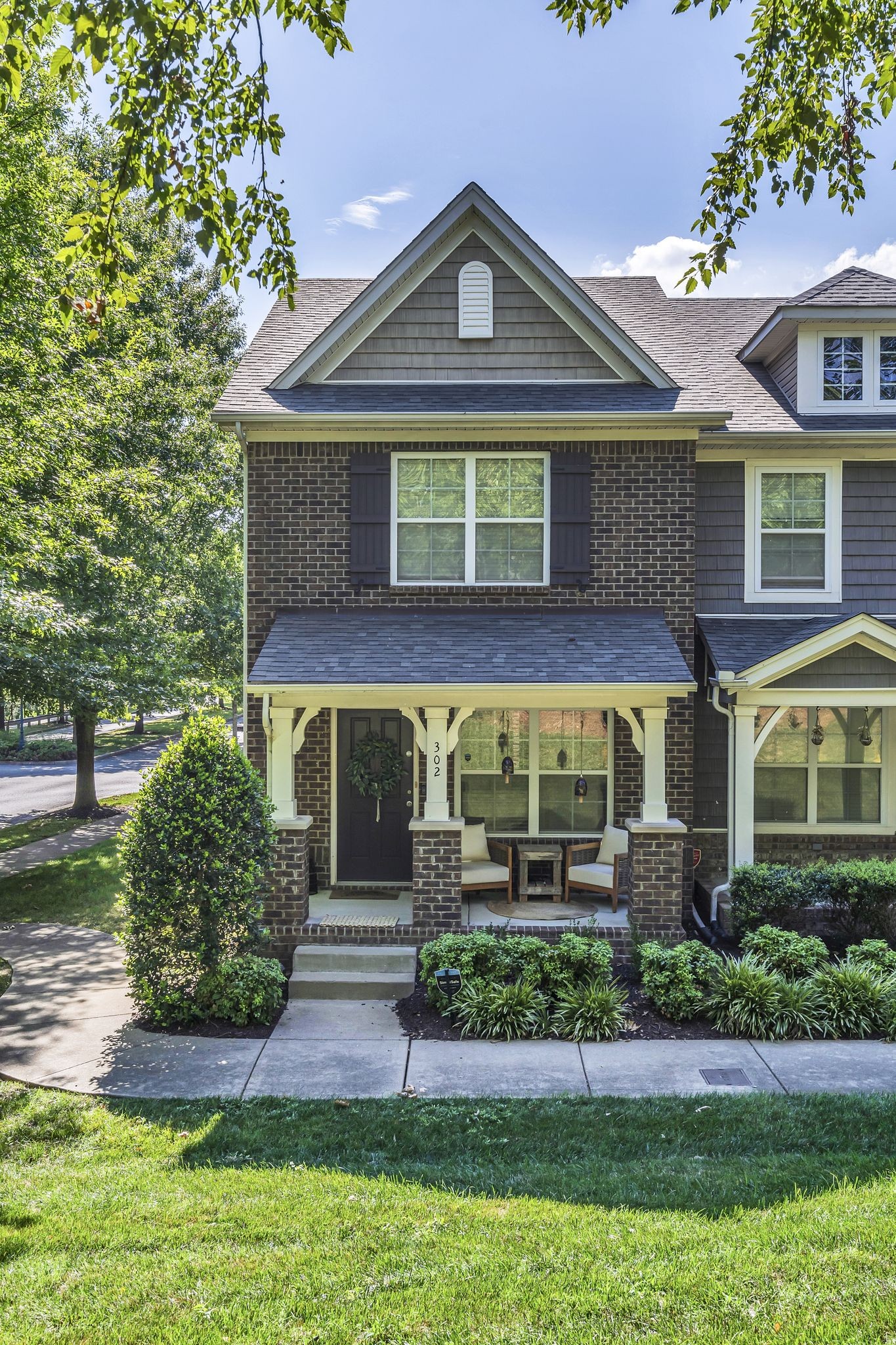 302 Mapleton Aly
