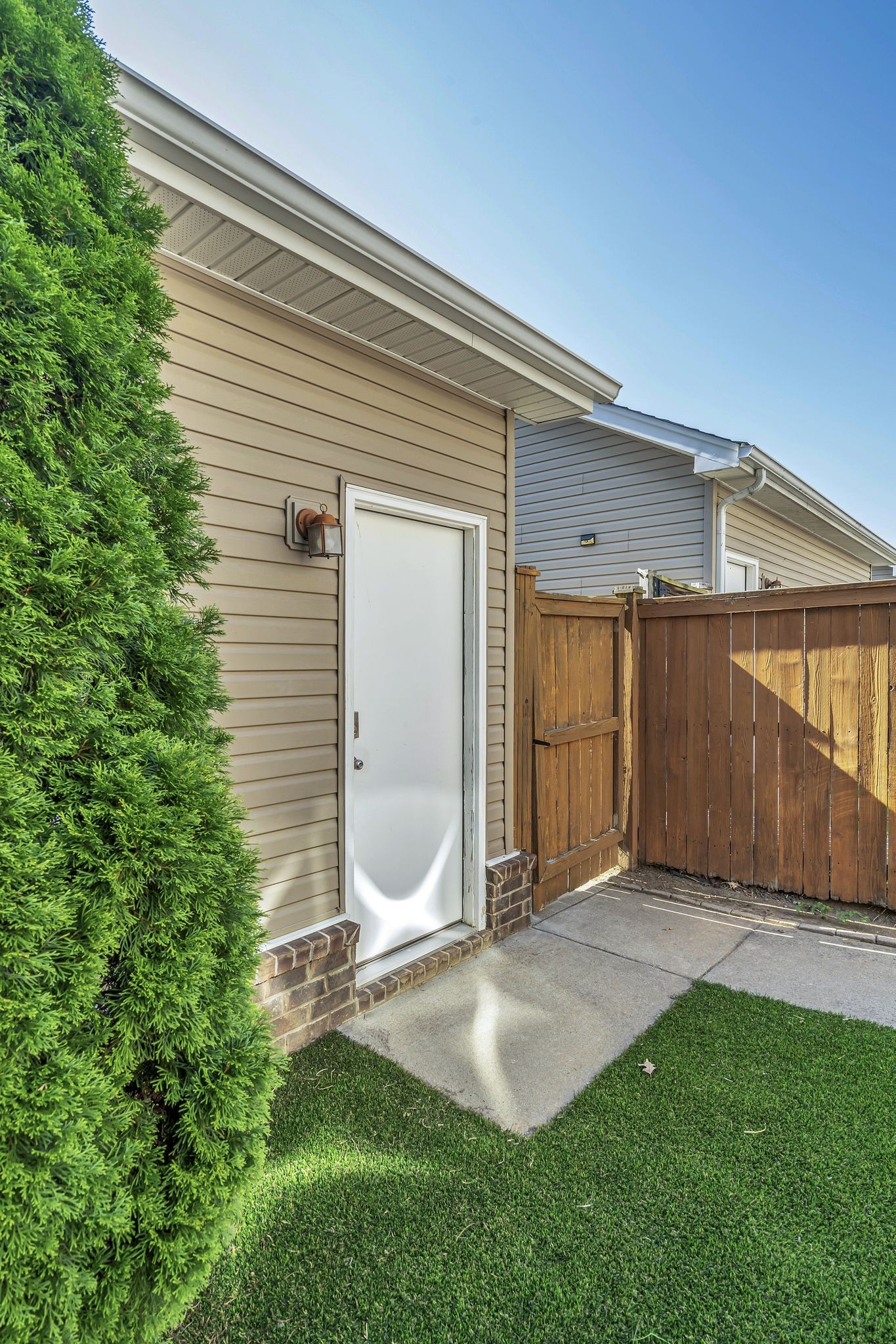 302 Mapleton Aly