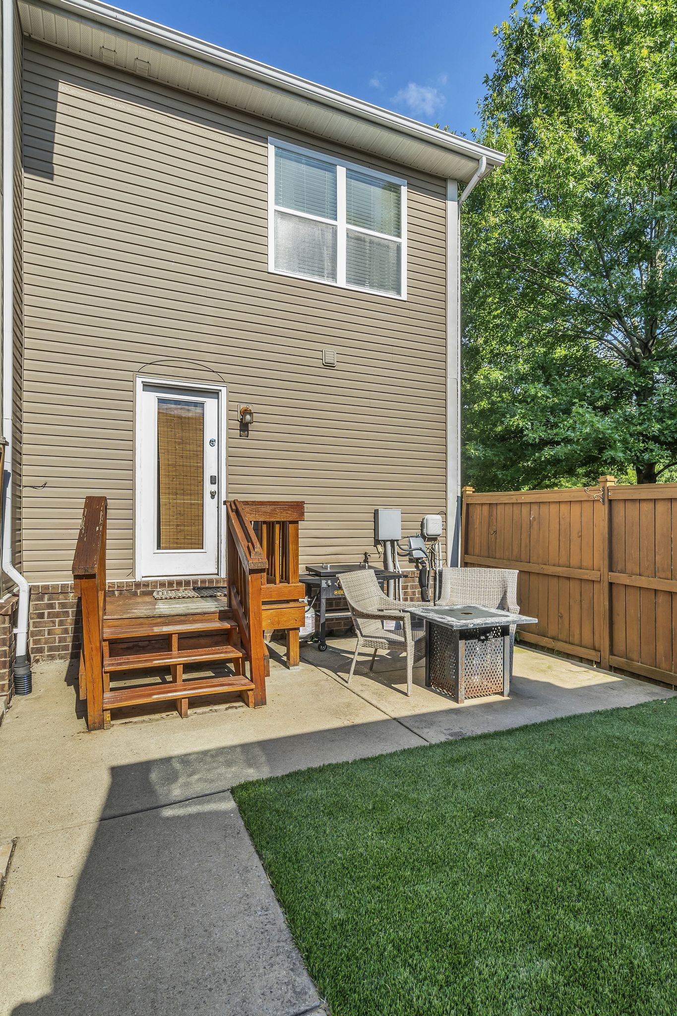 302 Mapleton Aly