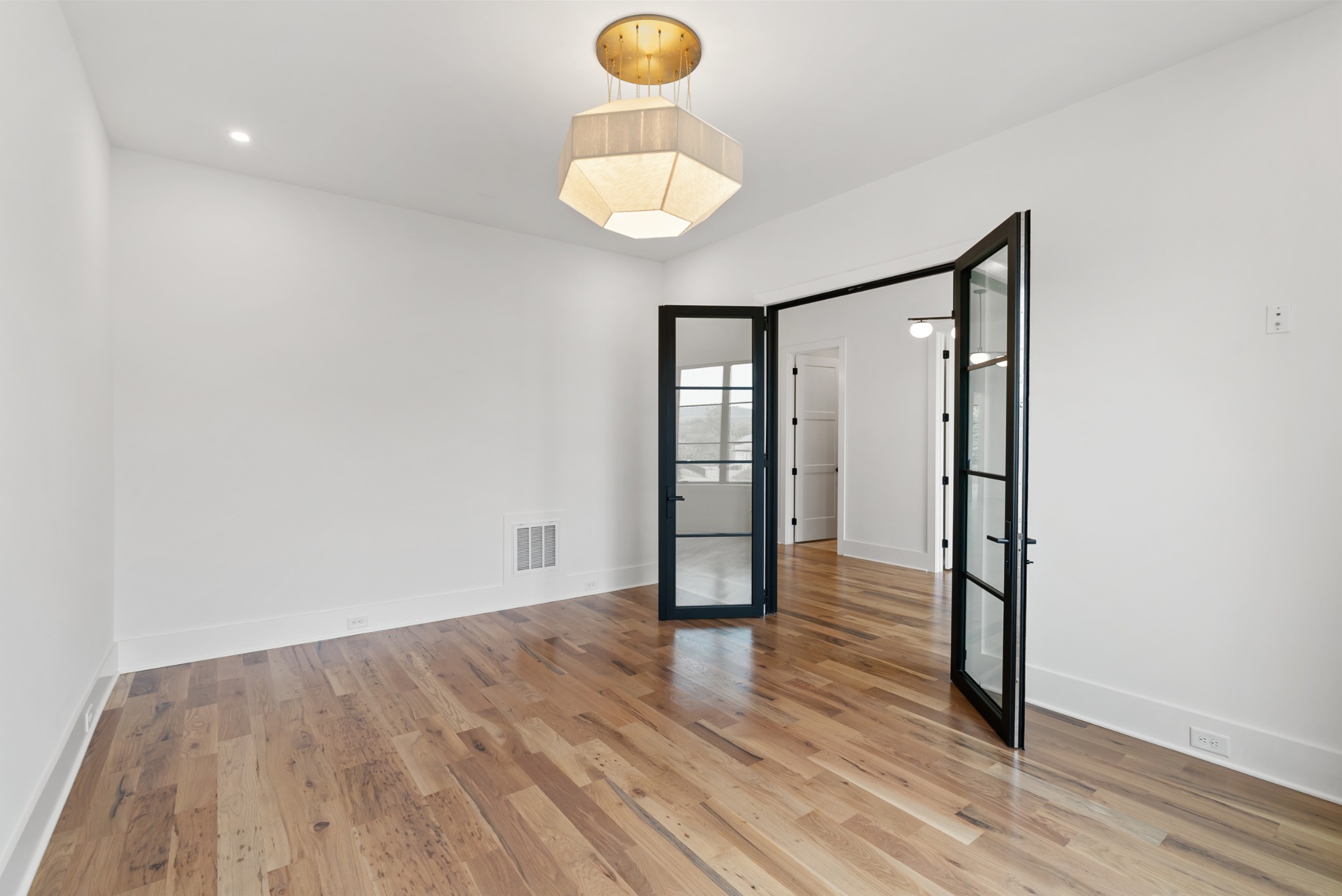 1642 Honeyman Pt