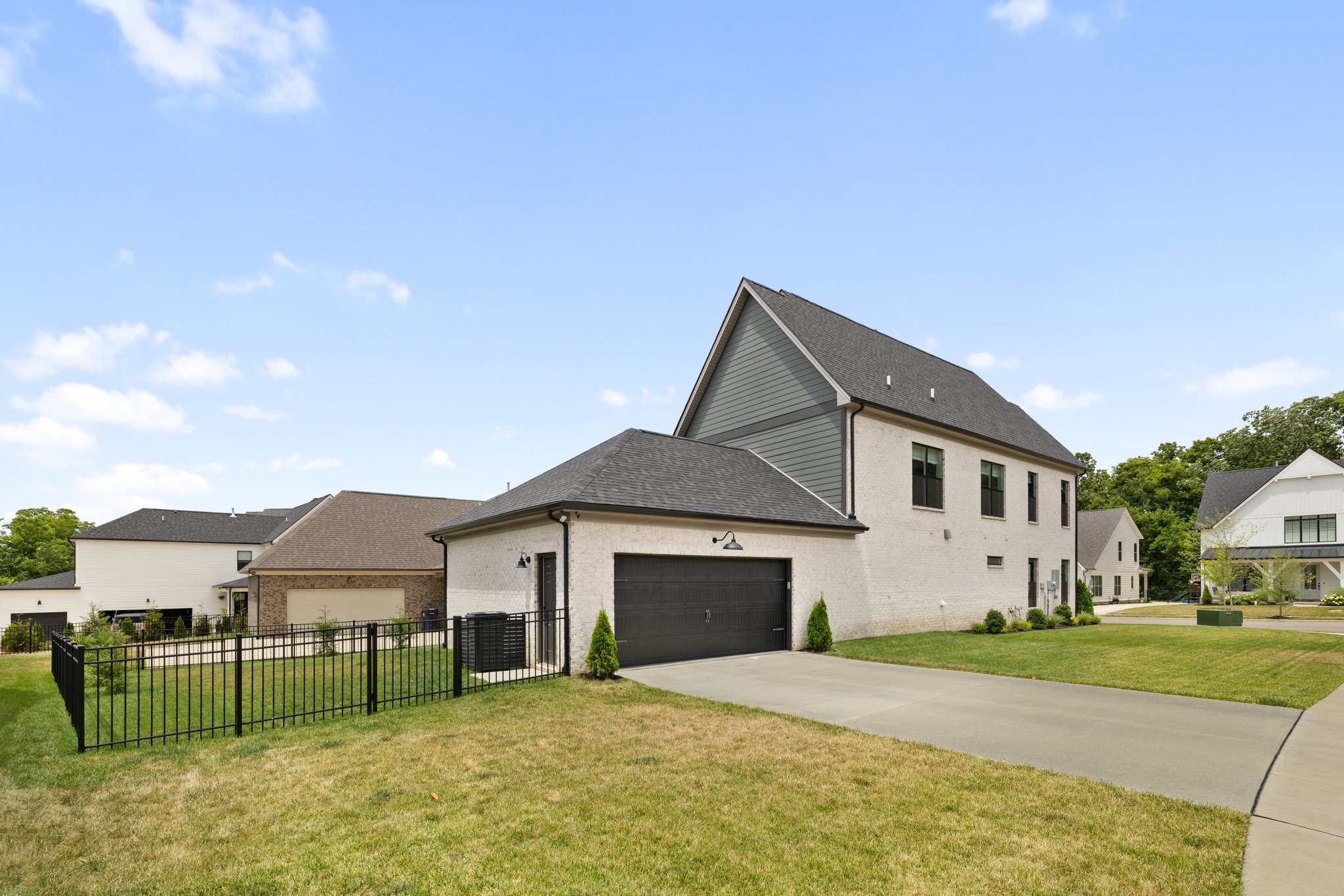 4069 Lioncrest Ln