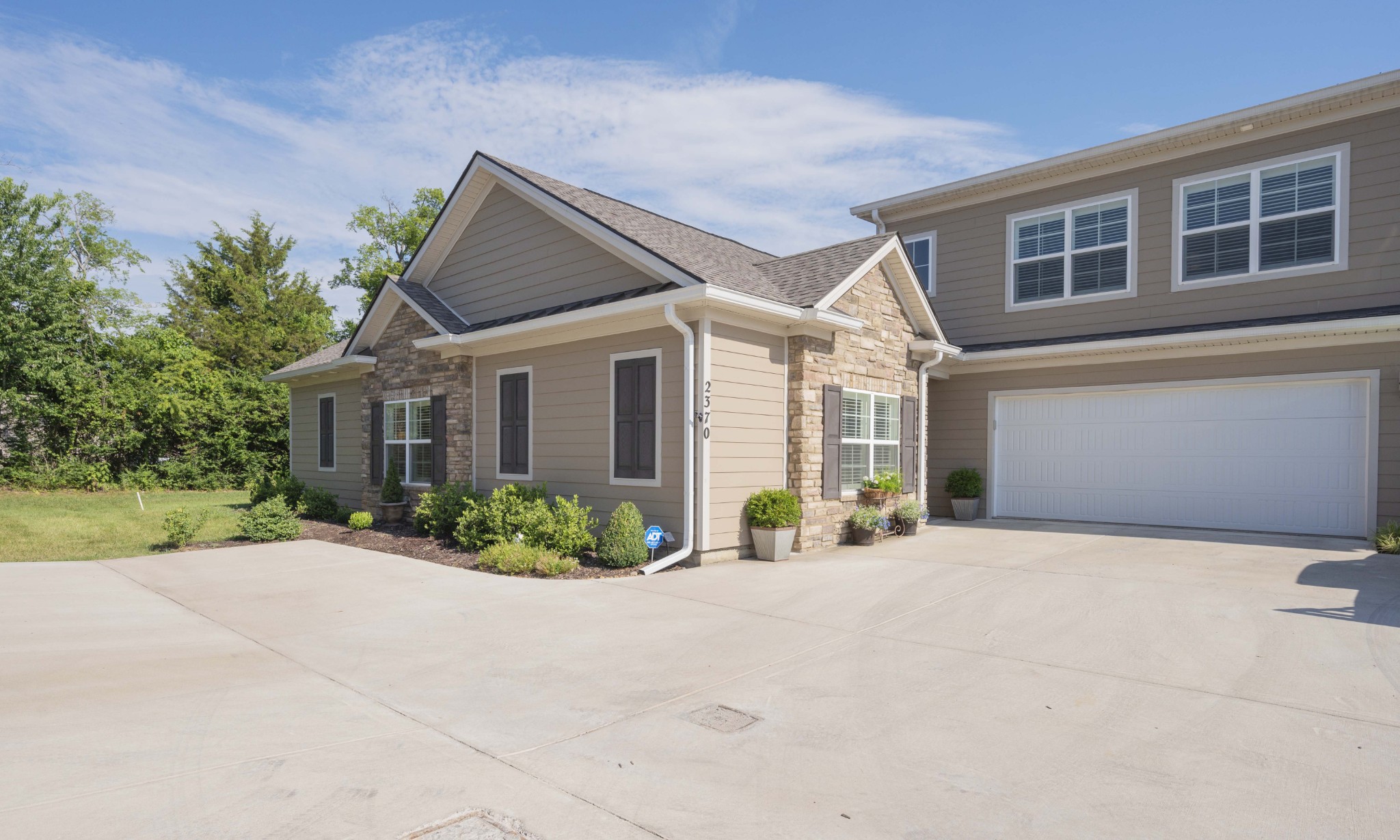2370 Stonecenter Ln