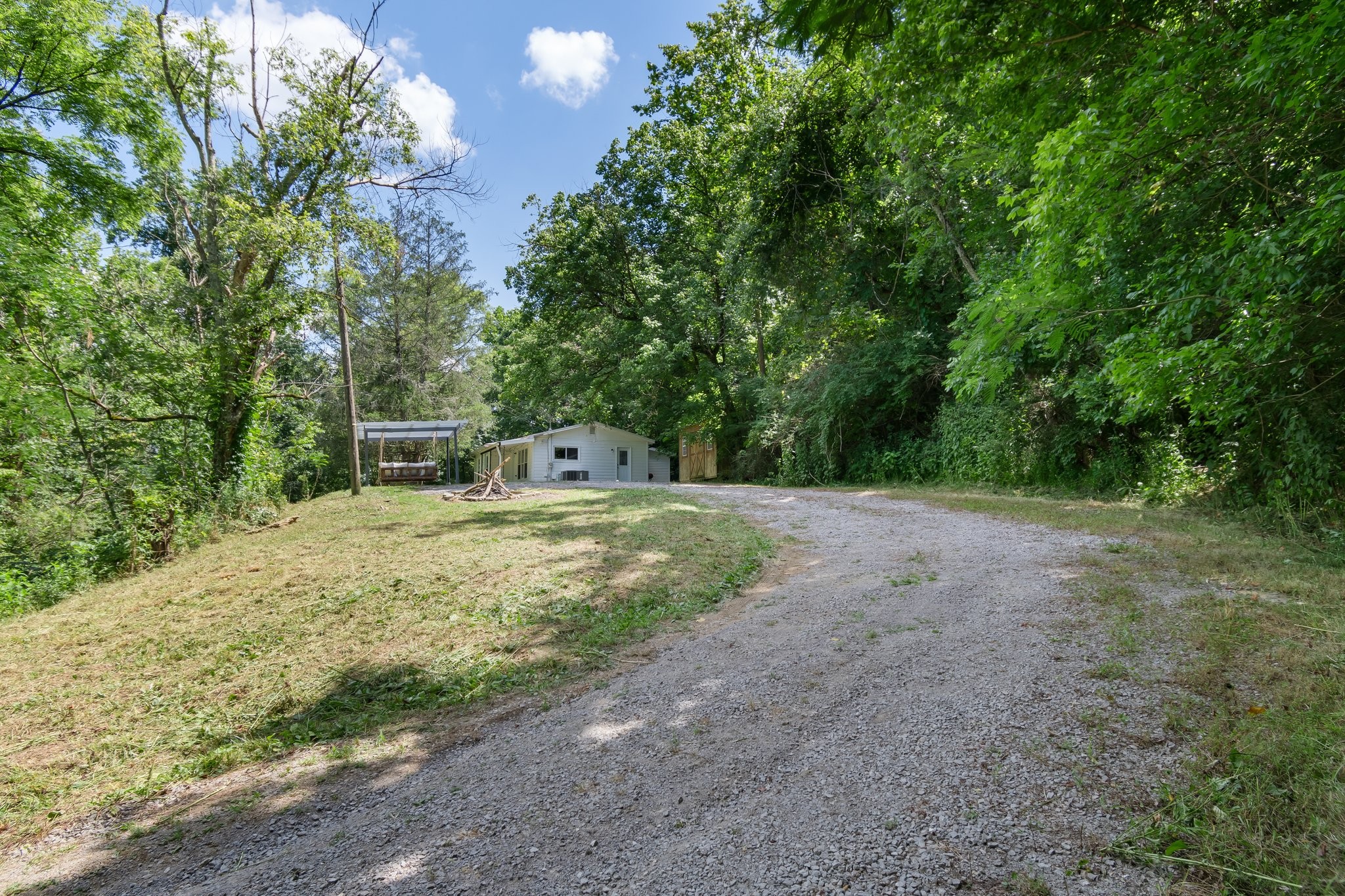 4805 Eatons Creek Rd