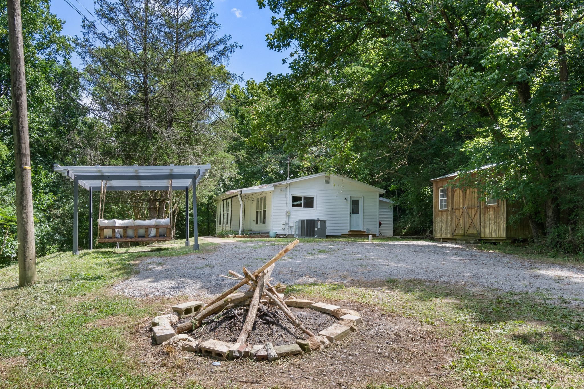 4805 Eatons Creek Rd