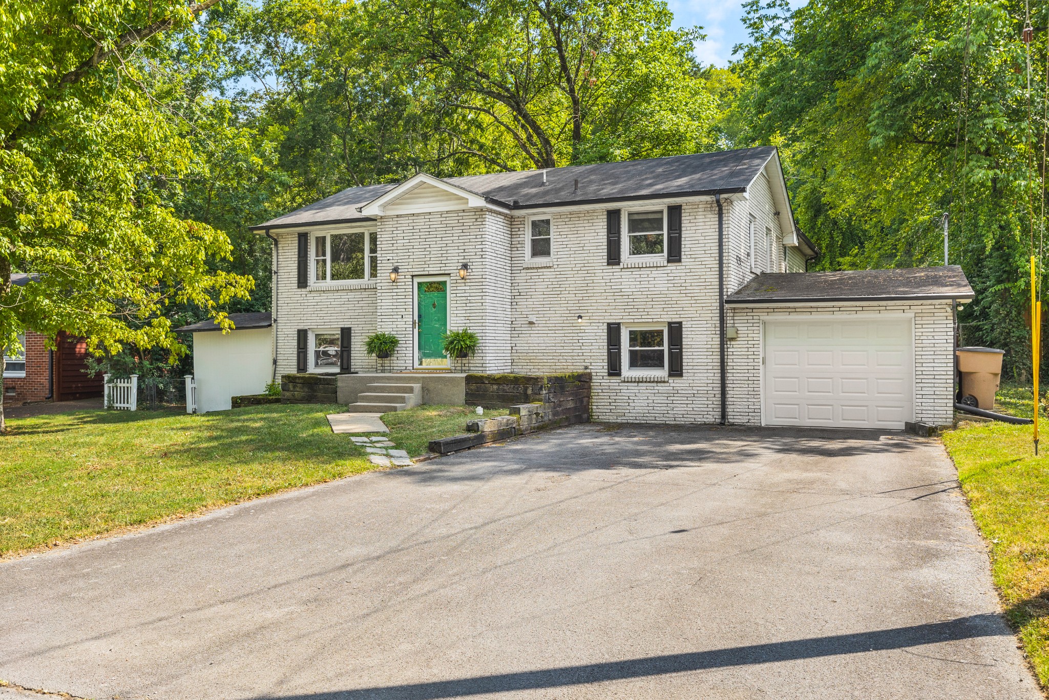 231 Willow Ln
