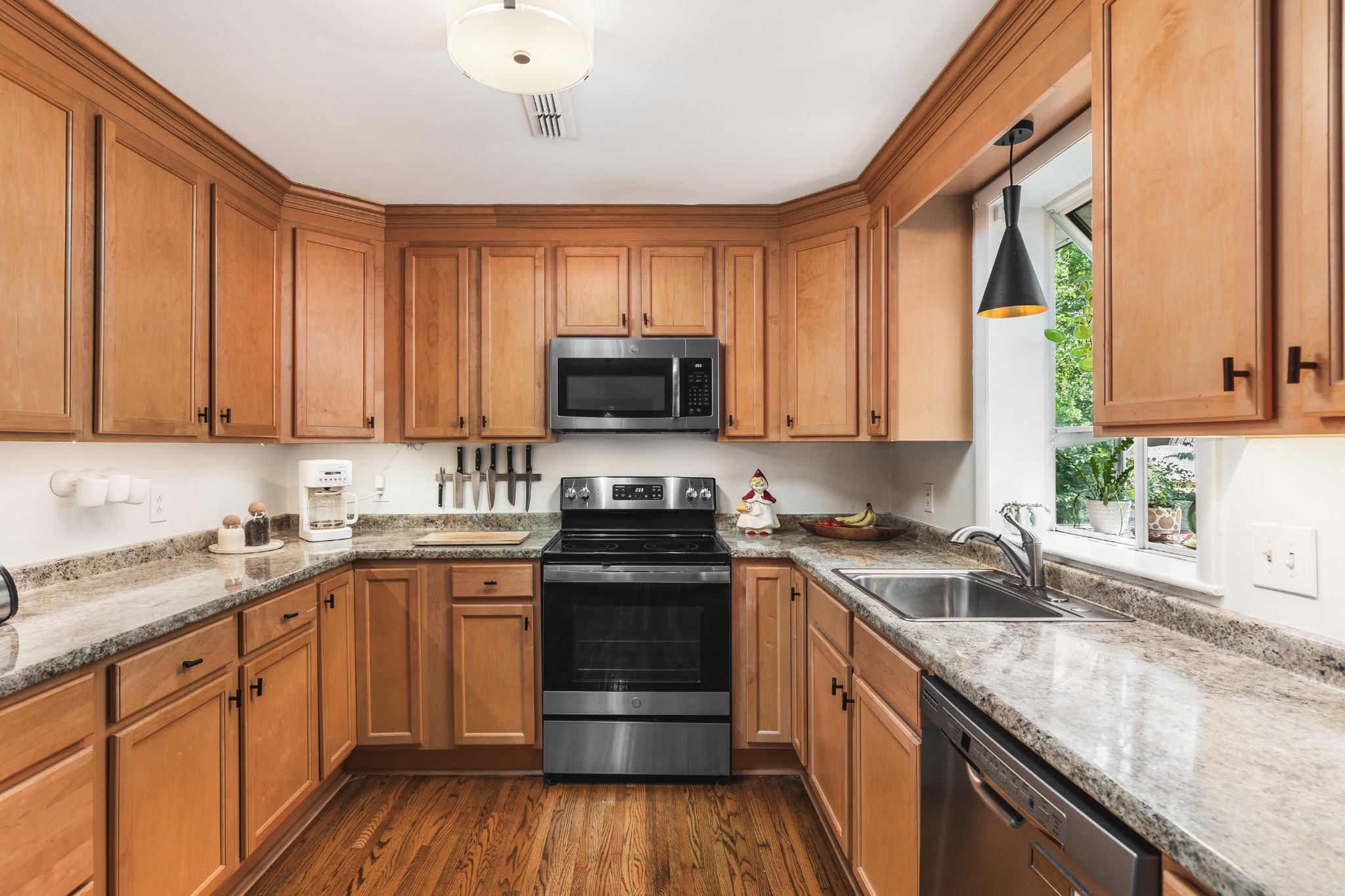 231 Willow Ln