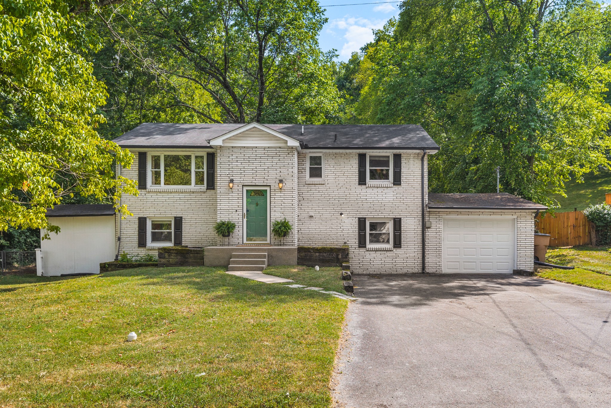 231 Willow Ln