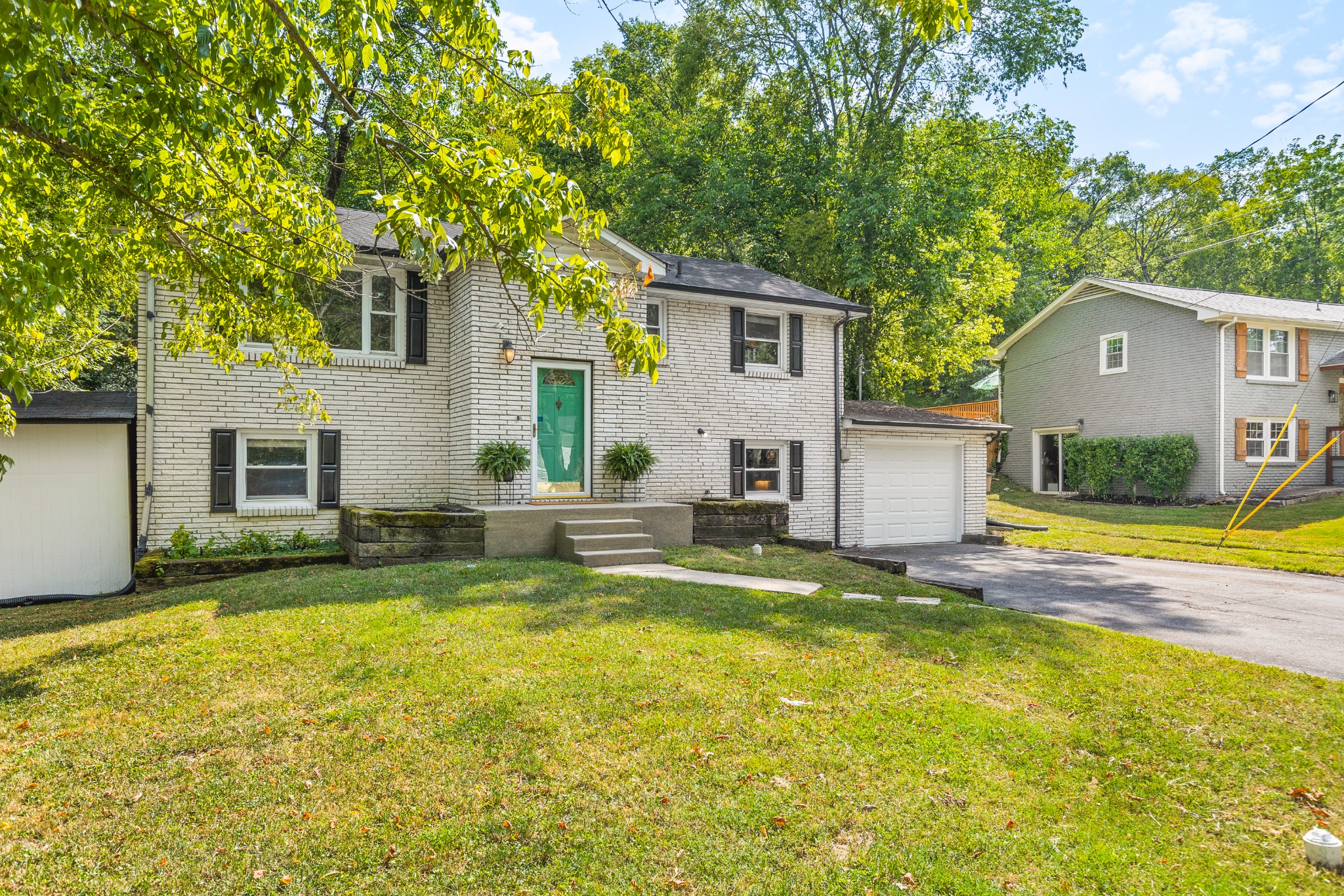 231 Willow Ln