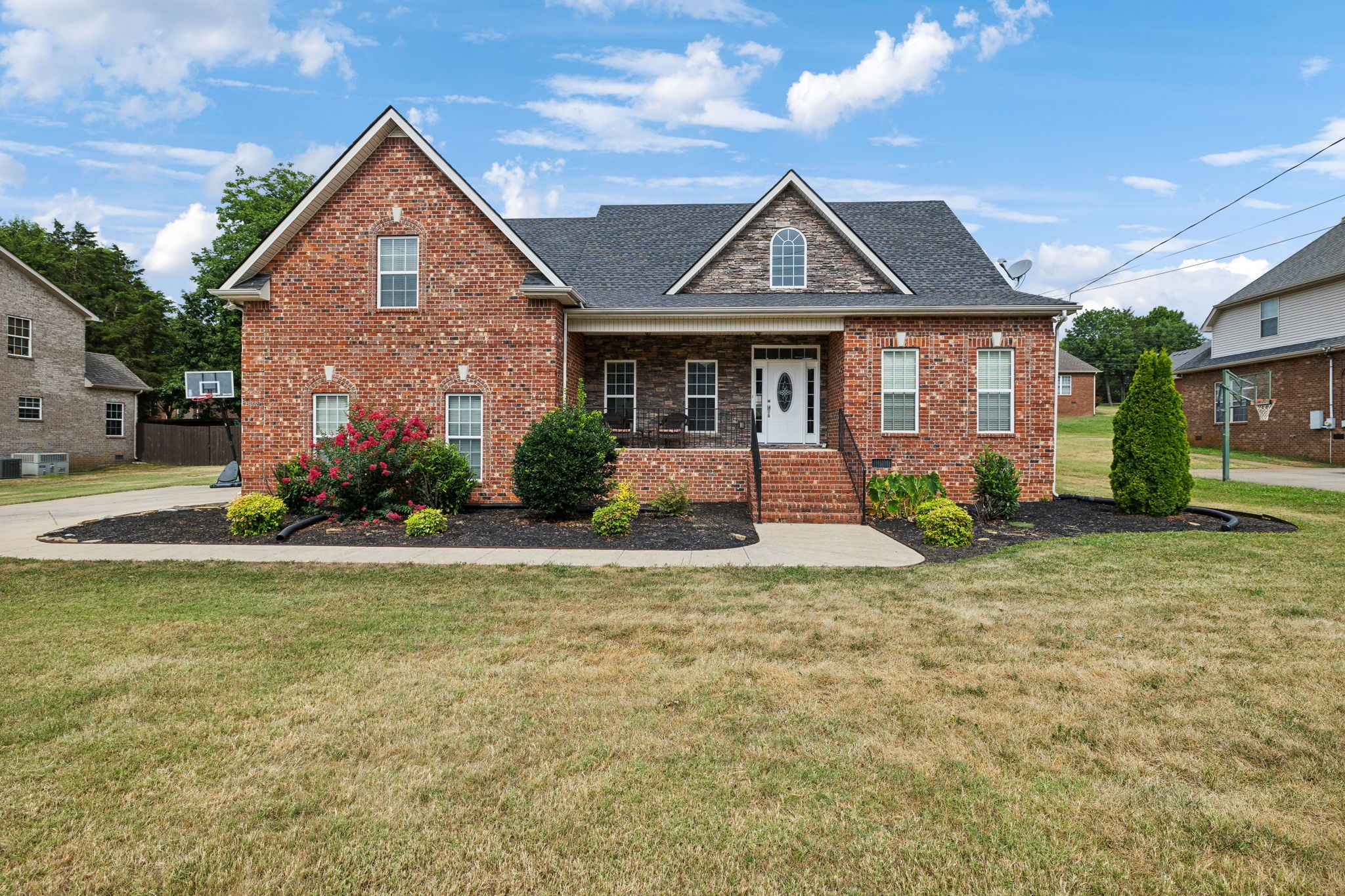 8039 Vineyard Ln
