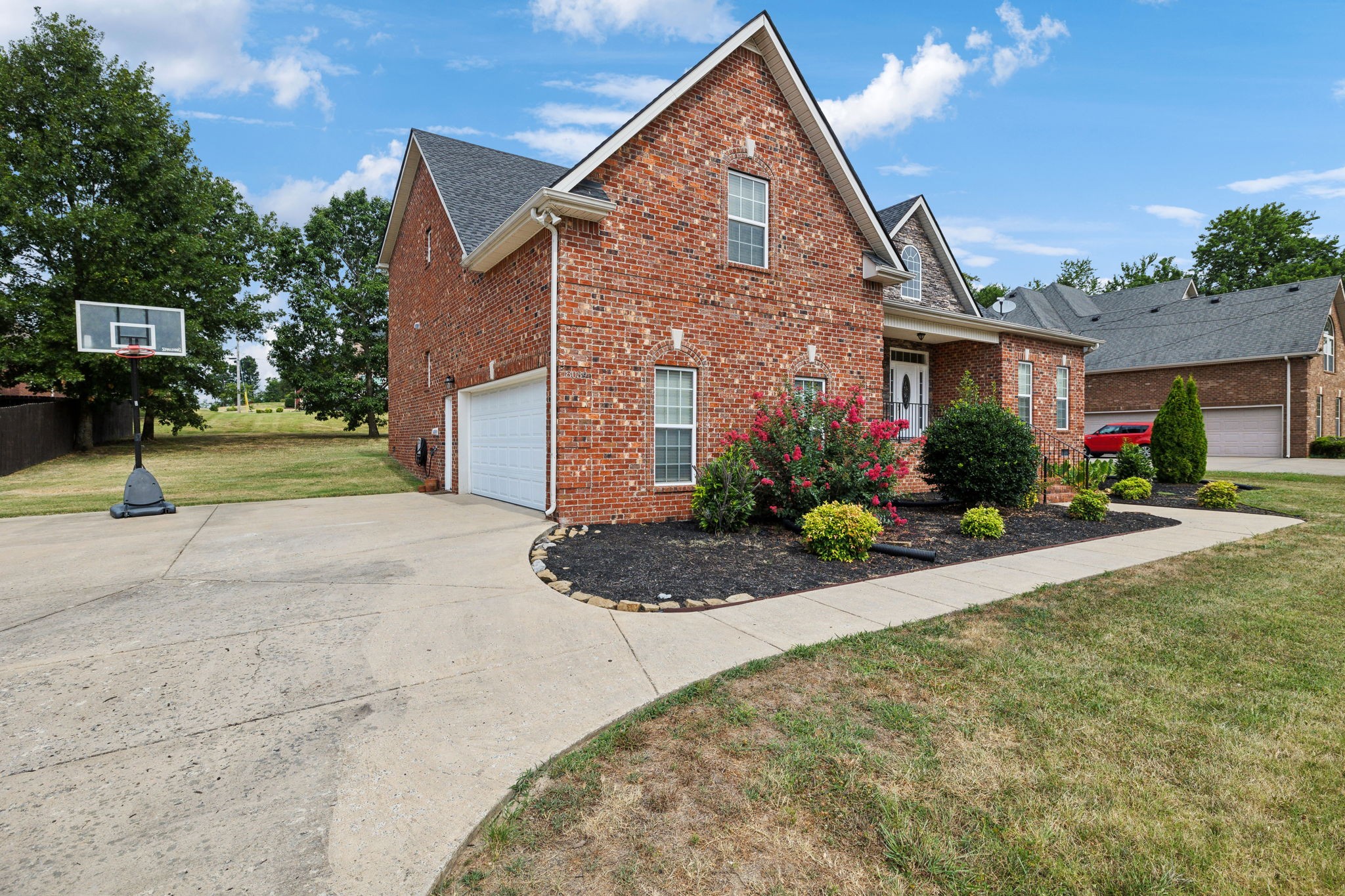 8039 Vineyard Ln