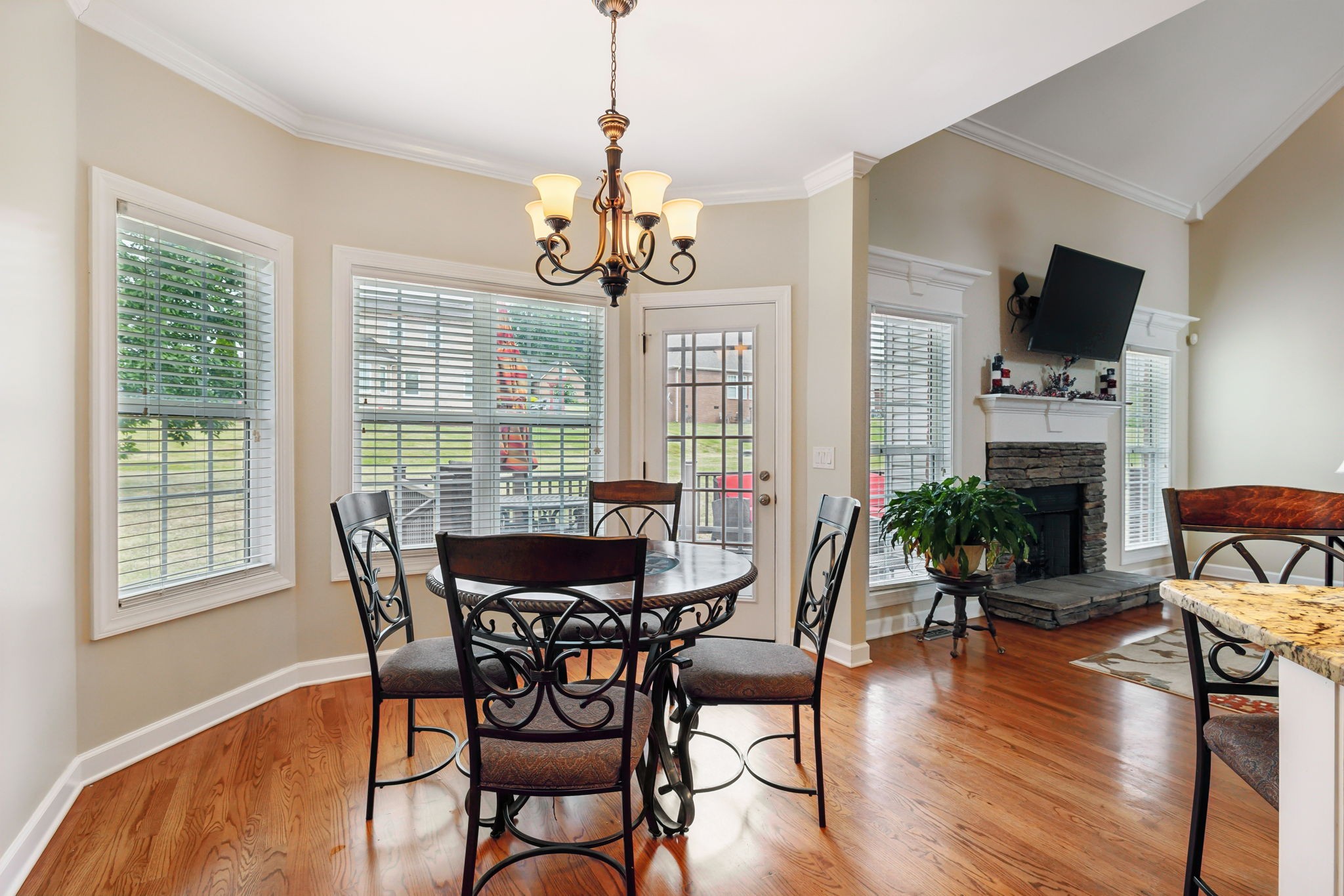 8039 Vineyard Ln