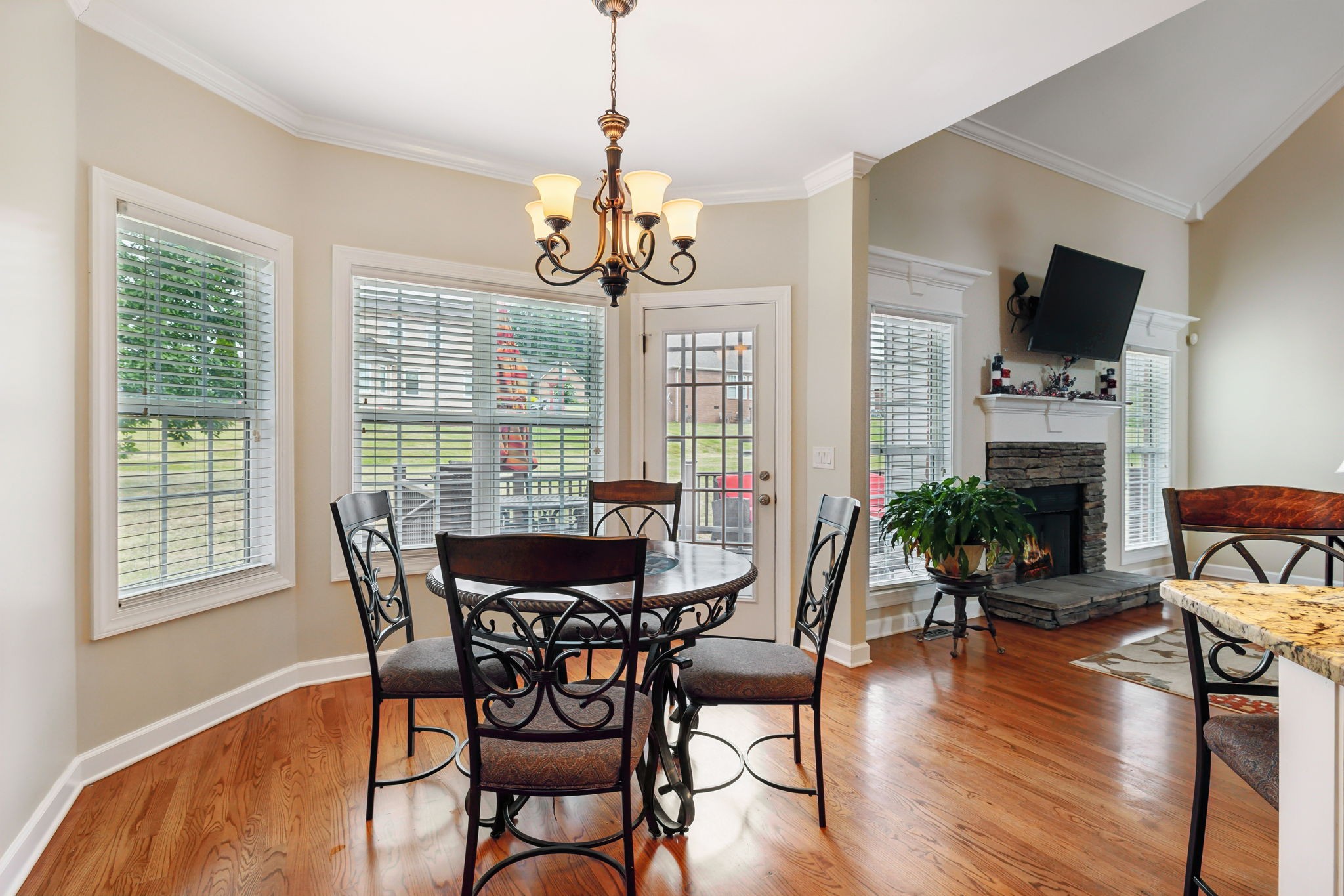 8039 Vineyard Ln
