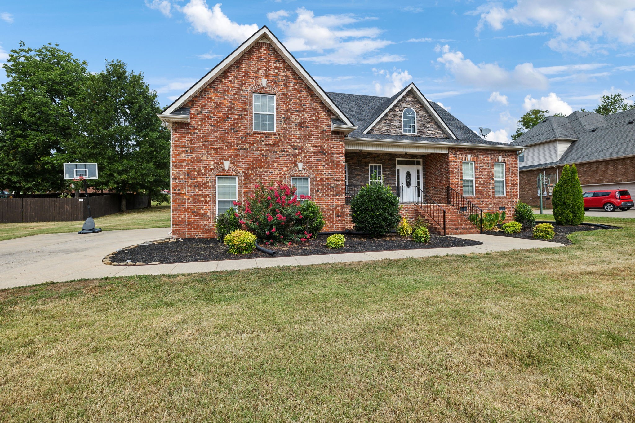 8039 Vineyard Ln