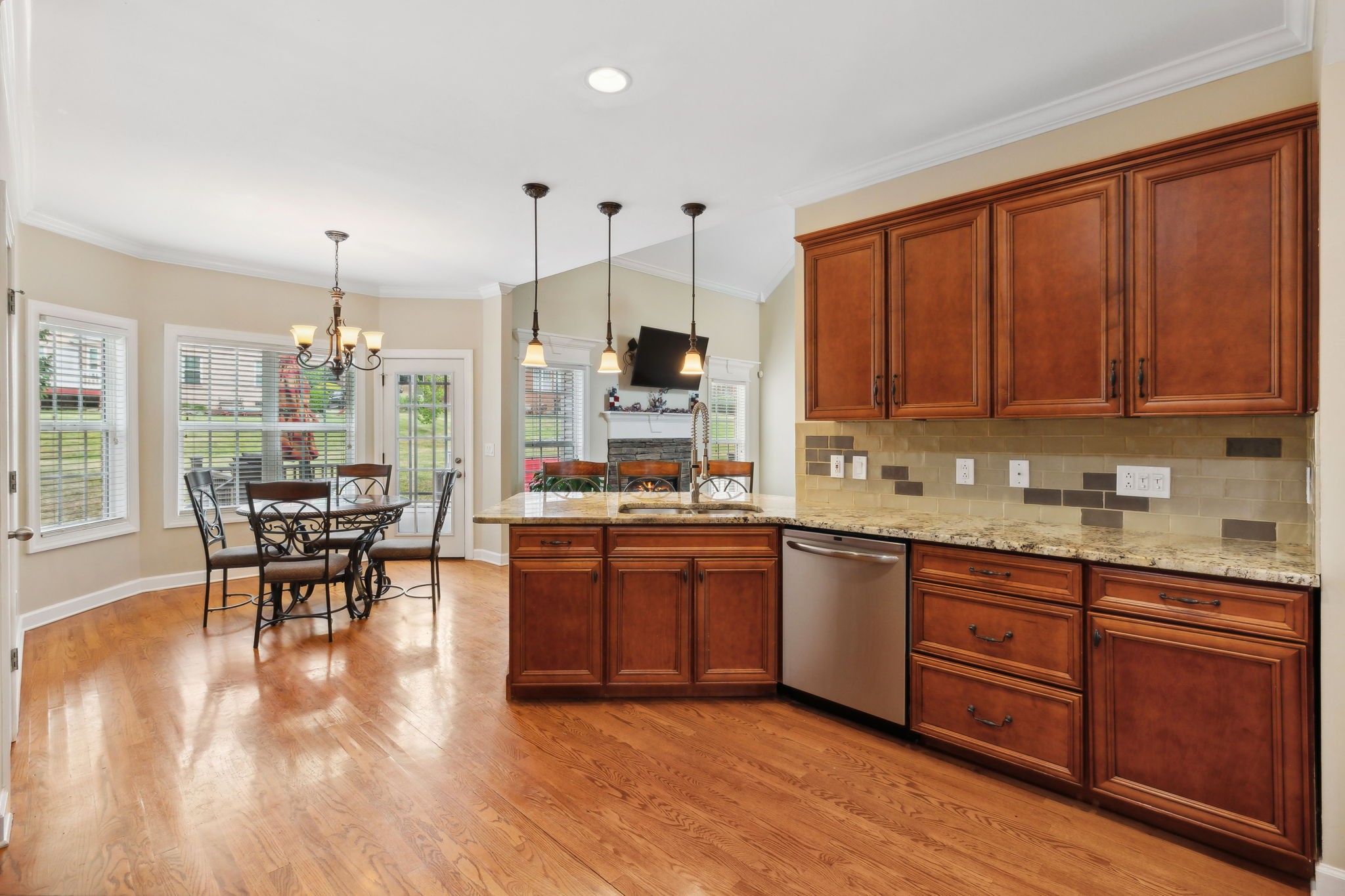 8039 Vineyard Ln
